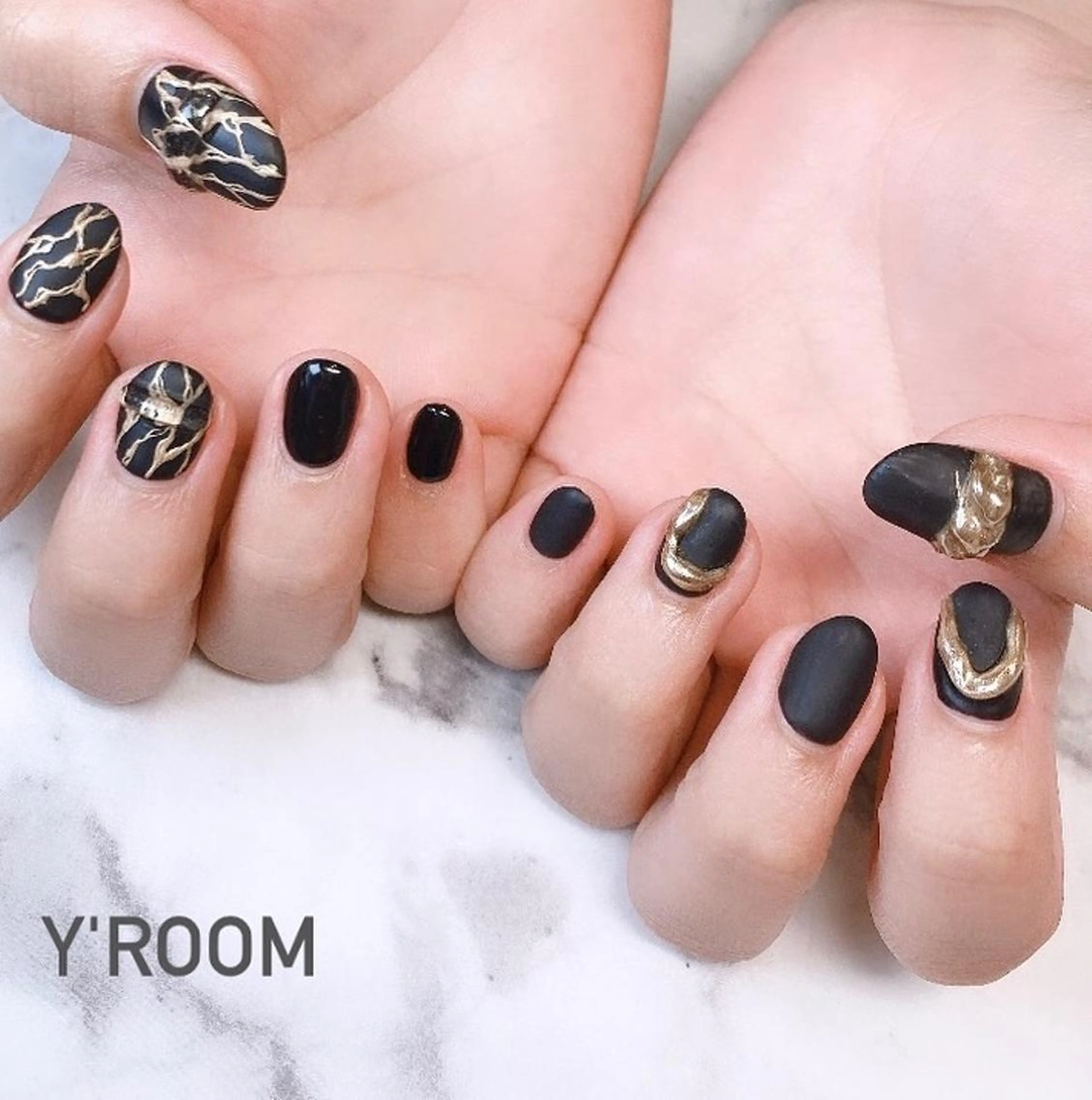 ネイル オーロラネイル フラッシュネイル フットネイル ジェルネイル 氷ネイル・うるうるネイル ハンドネイル YUKA （ネイリスト）のネイルデザイン