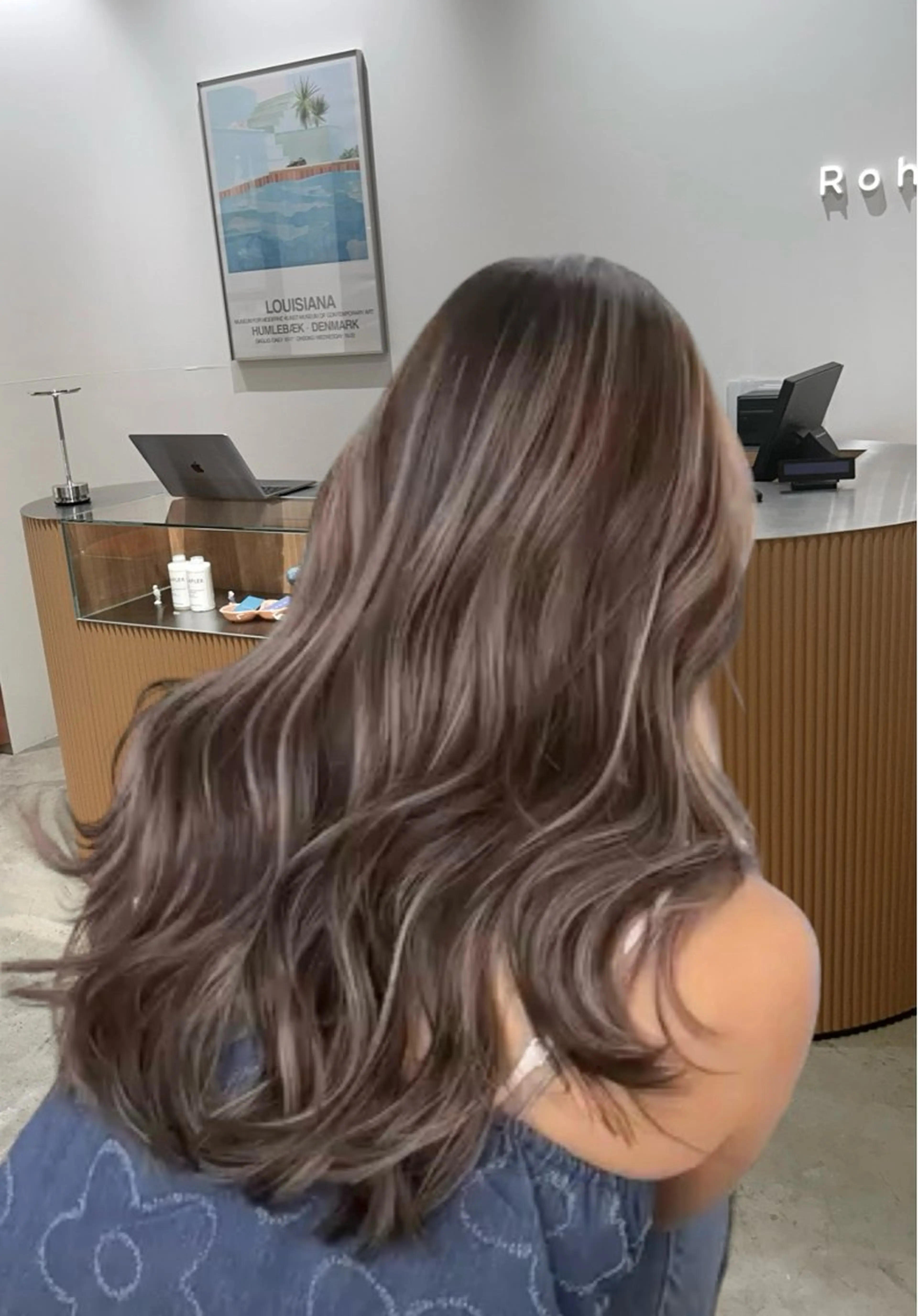 セミロング カラー ベージュカラー グレージュ ハイライトカラー ハイライト ケア剤オタク×海外 ヘア長谷川裕起のヘアスタイル