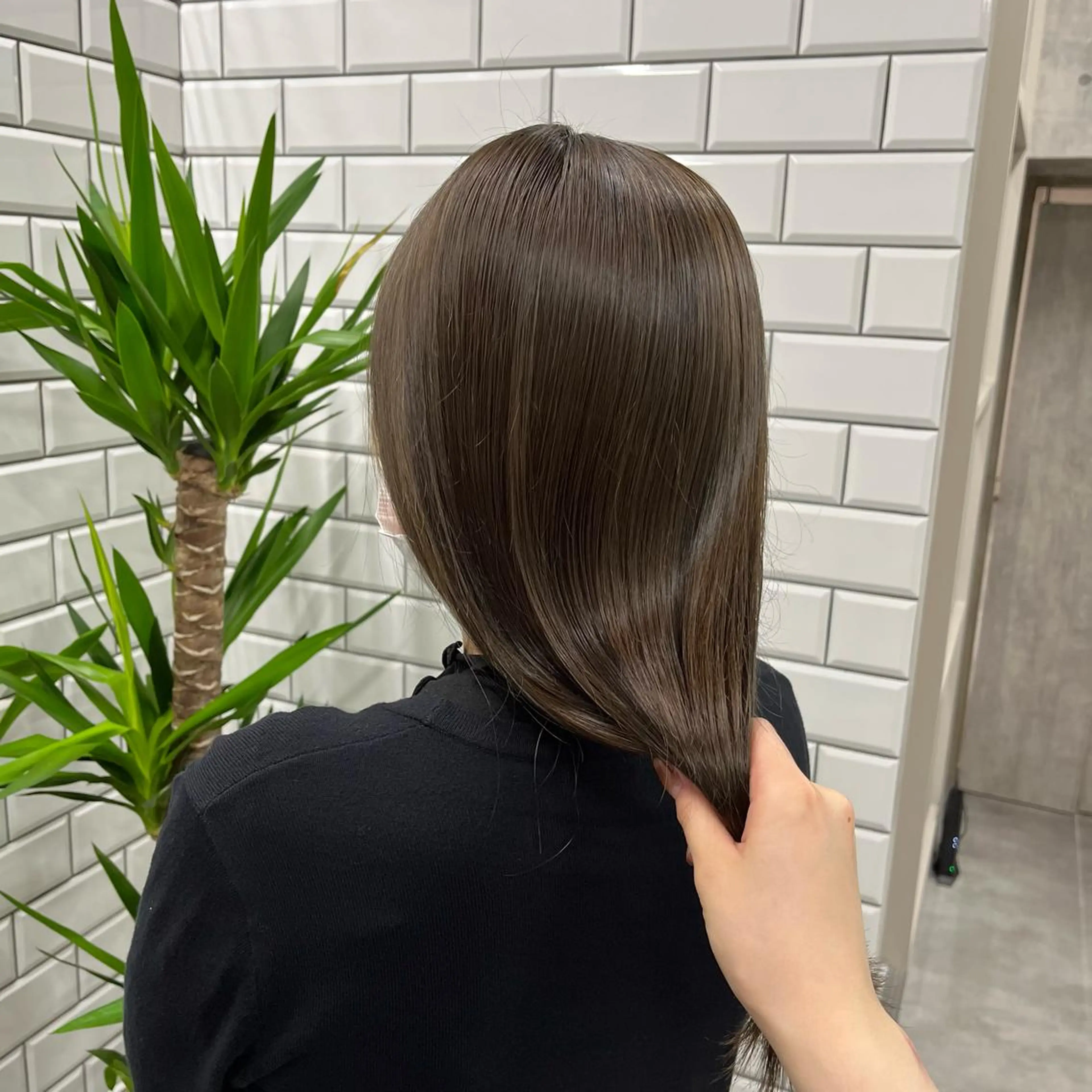 セミロング カラー newi赤羽 HINATAのヘアスタイル