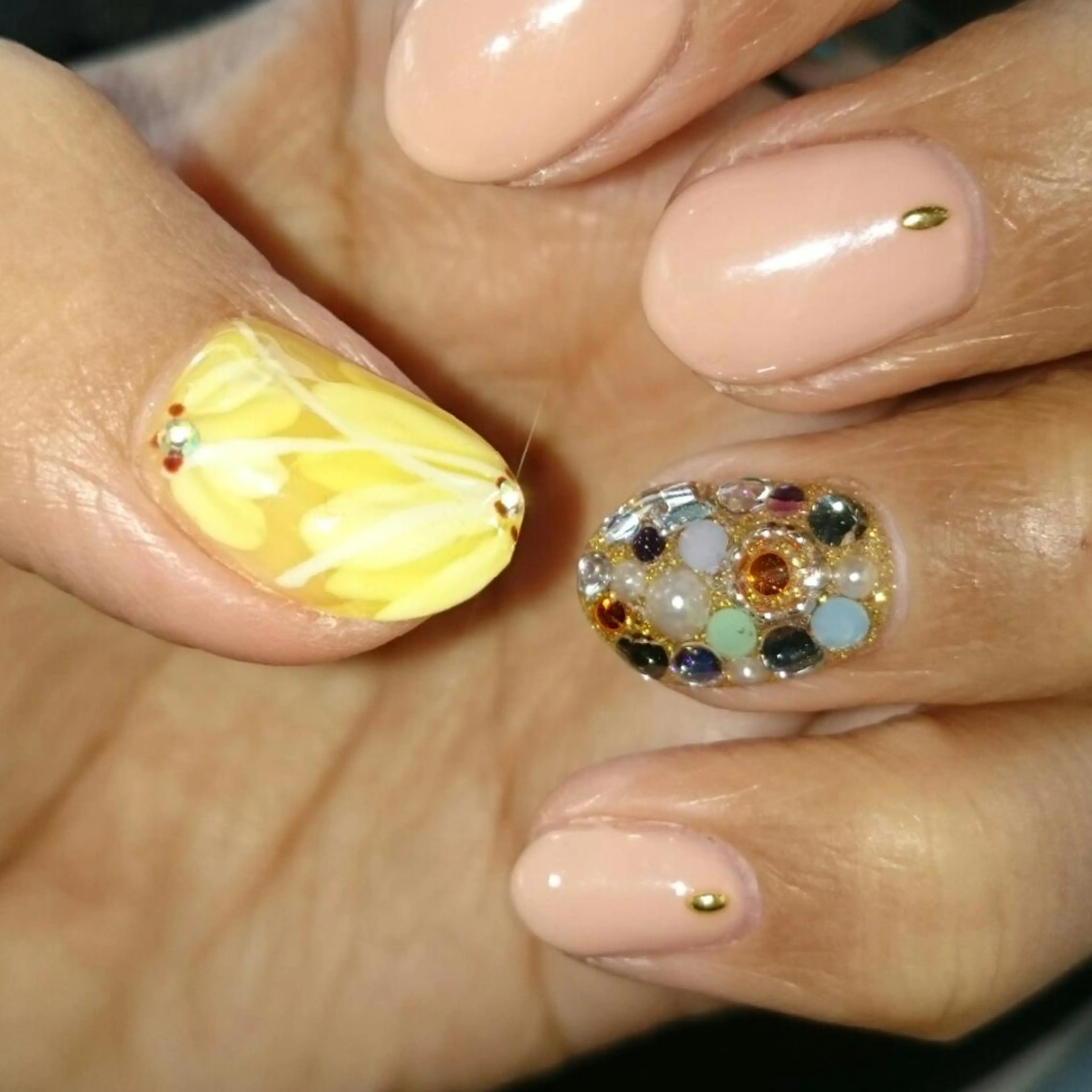 ネイル Hair salon Irie所属・與儀 知佳のネイルデザイン