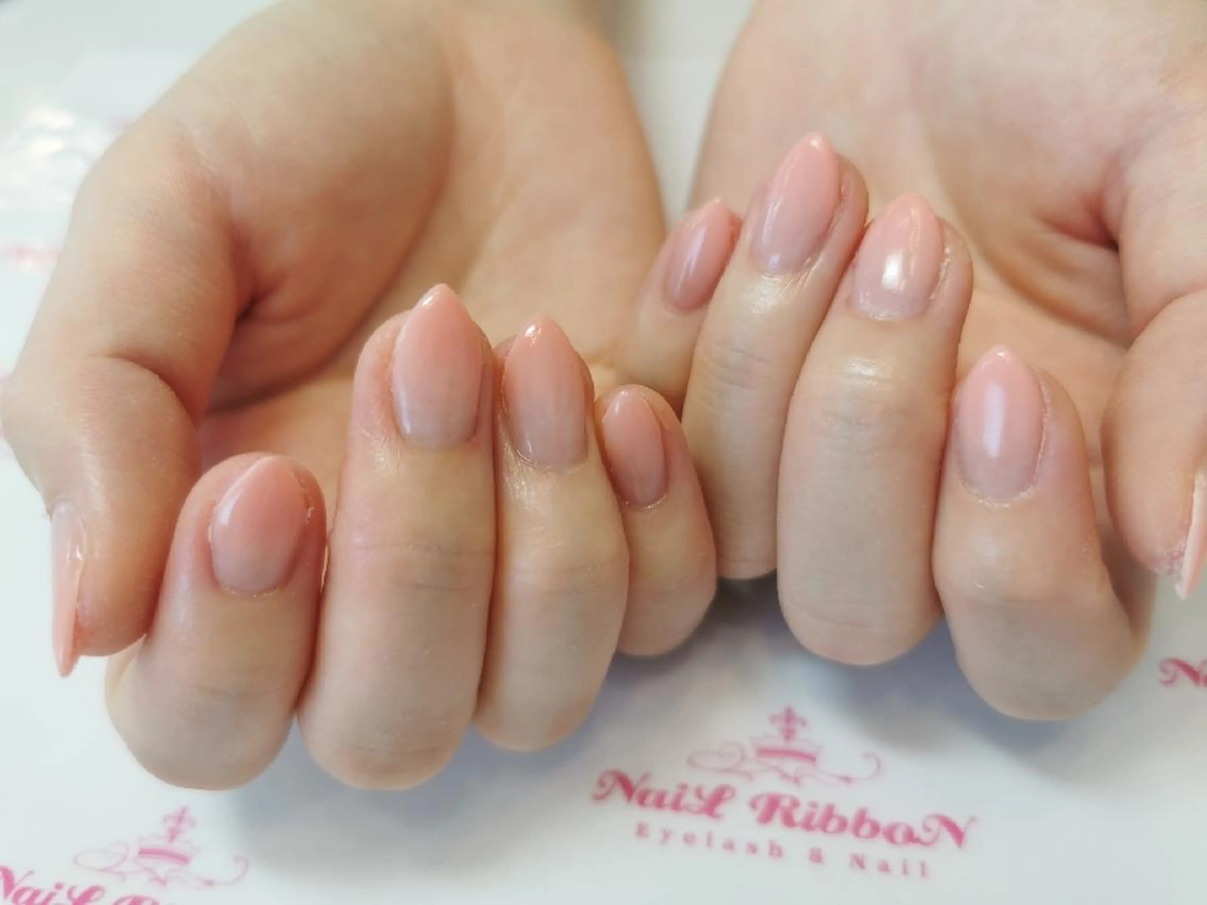 ネイル ネイルリボン 受付スタッフのネイルデザイン