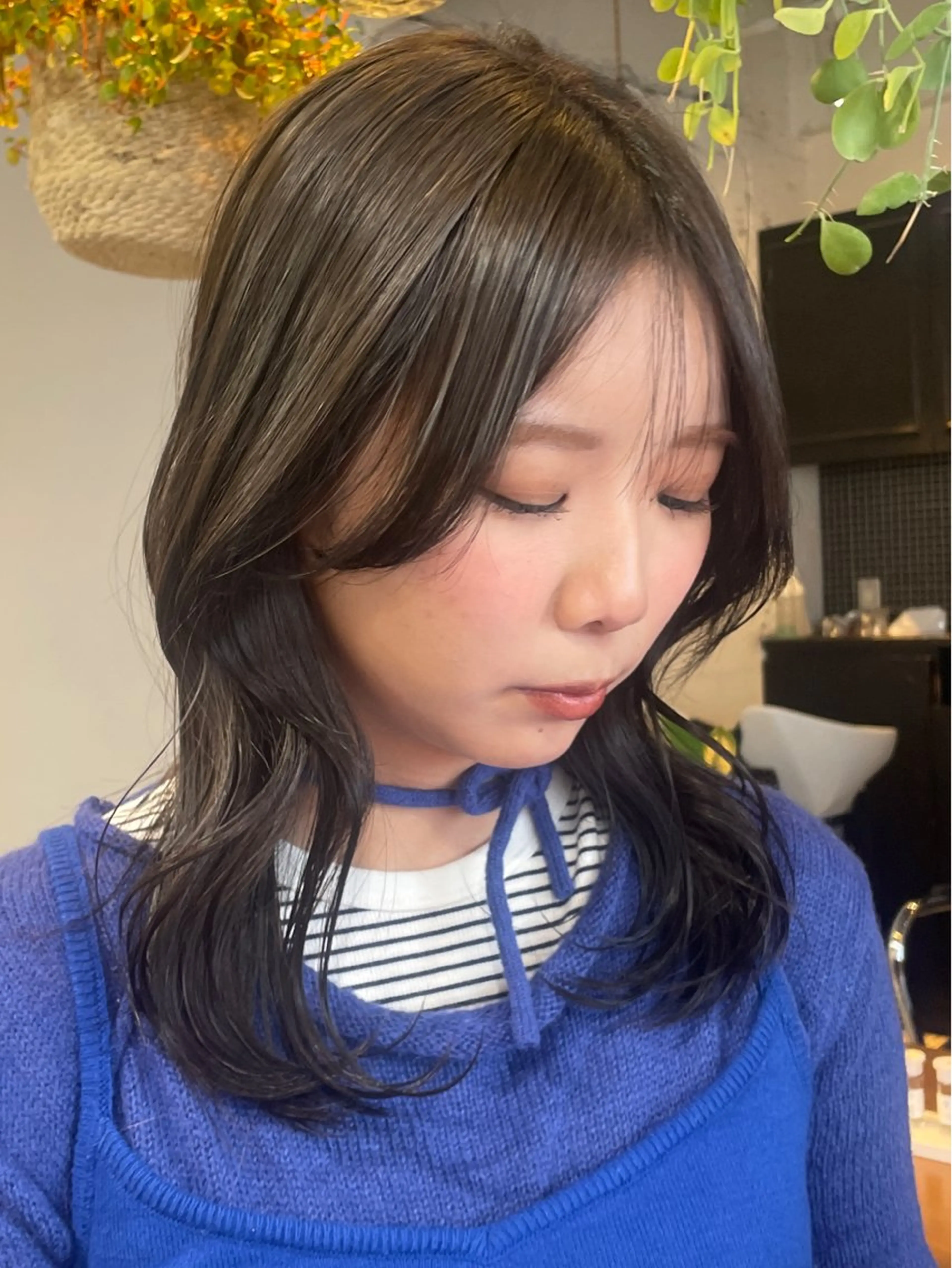 ミディアム カラー オリーブカラー くびれヘア カット ヘアカラー トリートメント RIN／韓国ヘア レイヤーカットのヘアスタイル