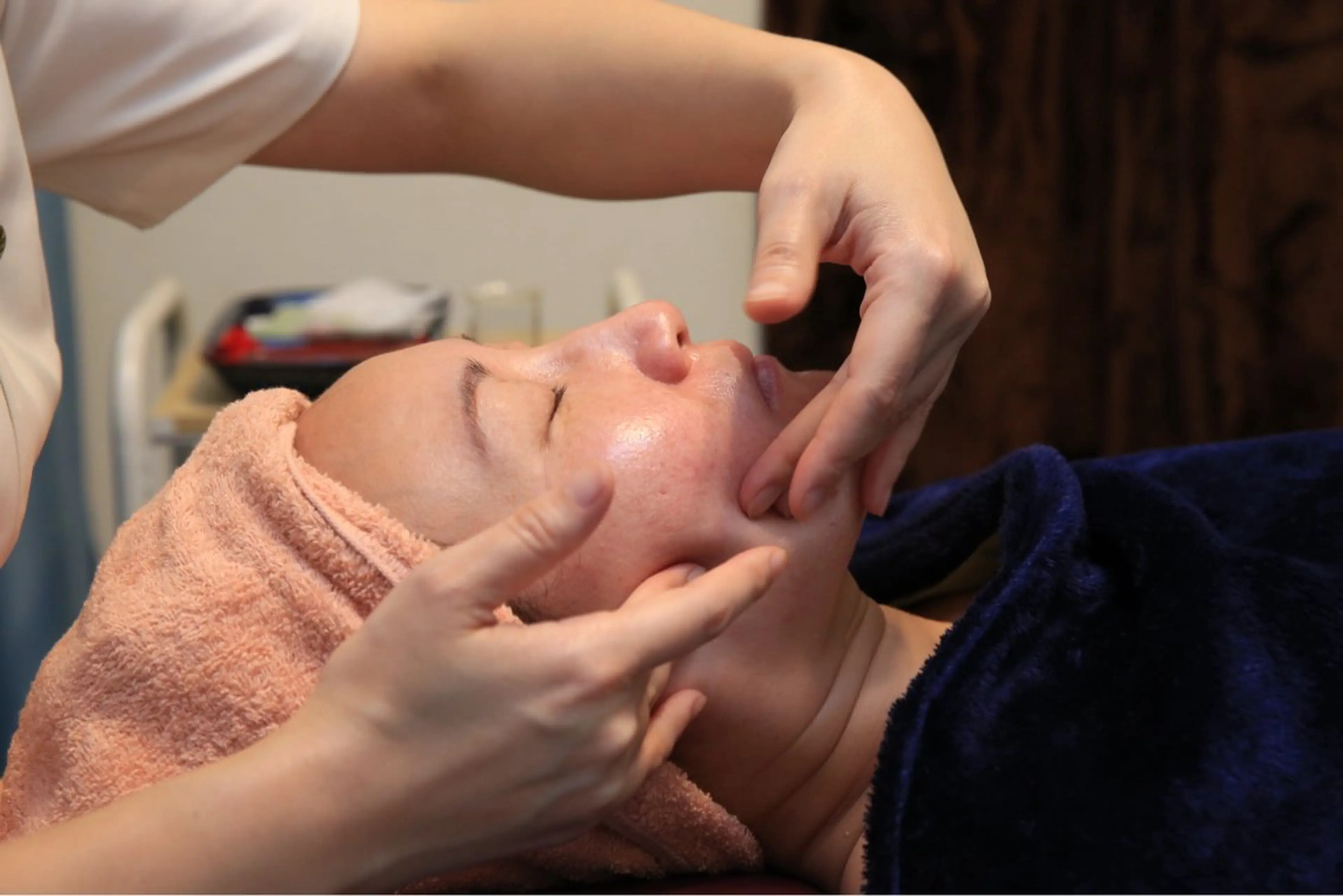 【人気NO.1】漢方アロマ　経絡トリートメント60分+ 小顔経絡30分（女性の方）の写真