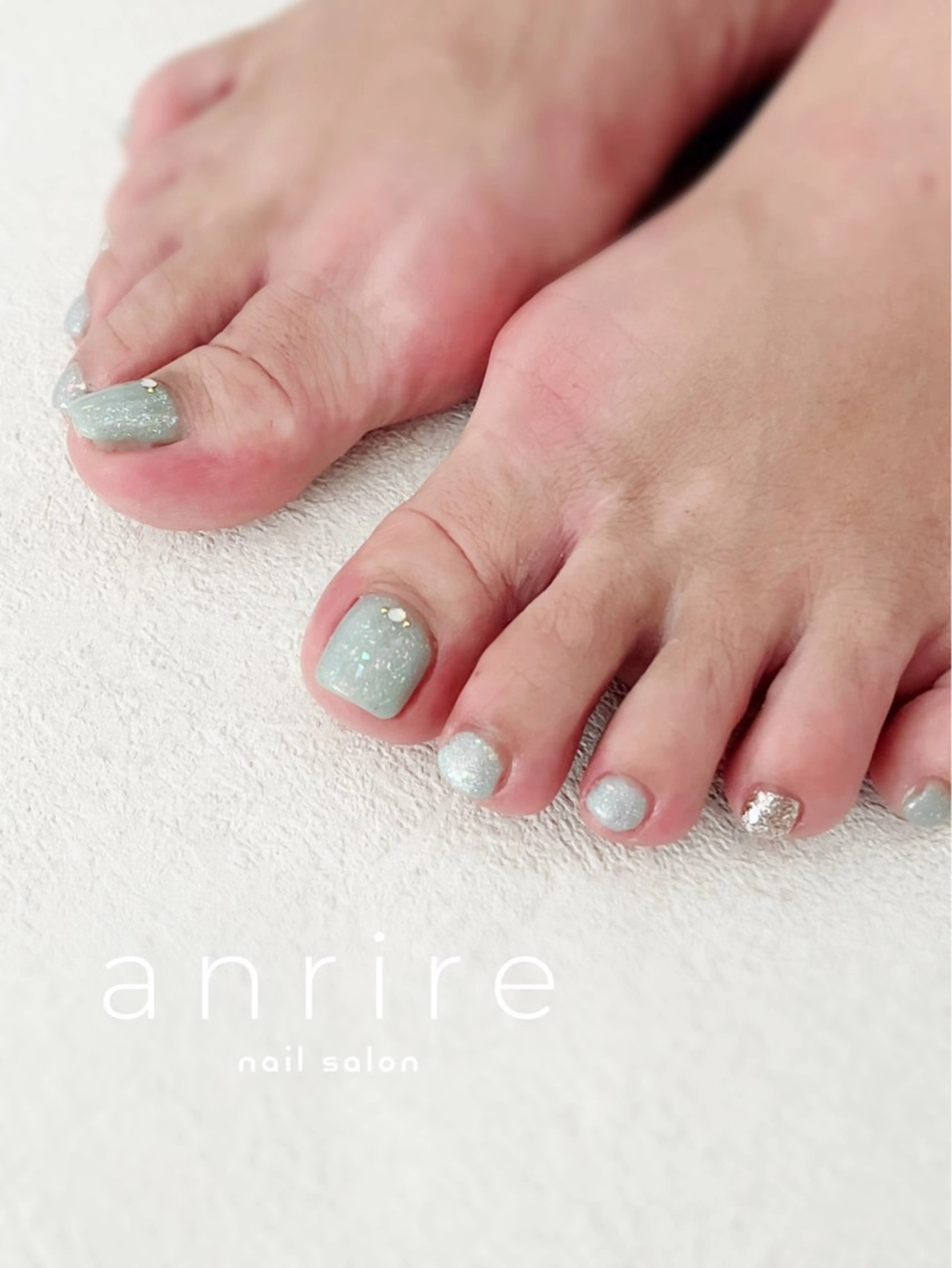 ネイル オーロラネイル ブルー フットネイル ジェルネイル キラキラネイル フットネイル nail salon anrire〜アンリール〜所属・nailsalon anrireのネイルデザイン