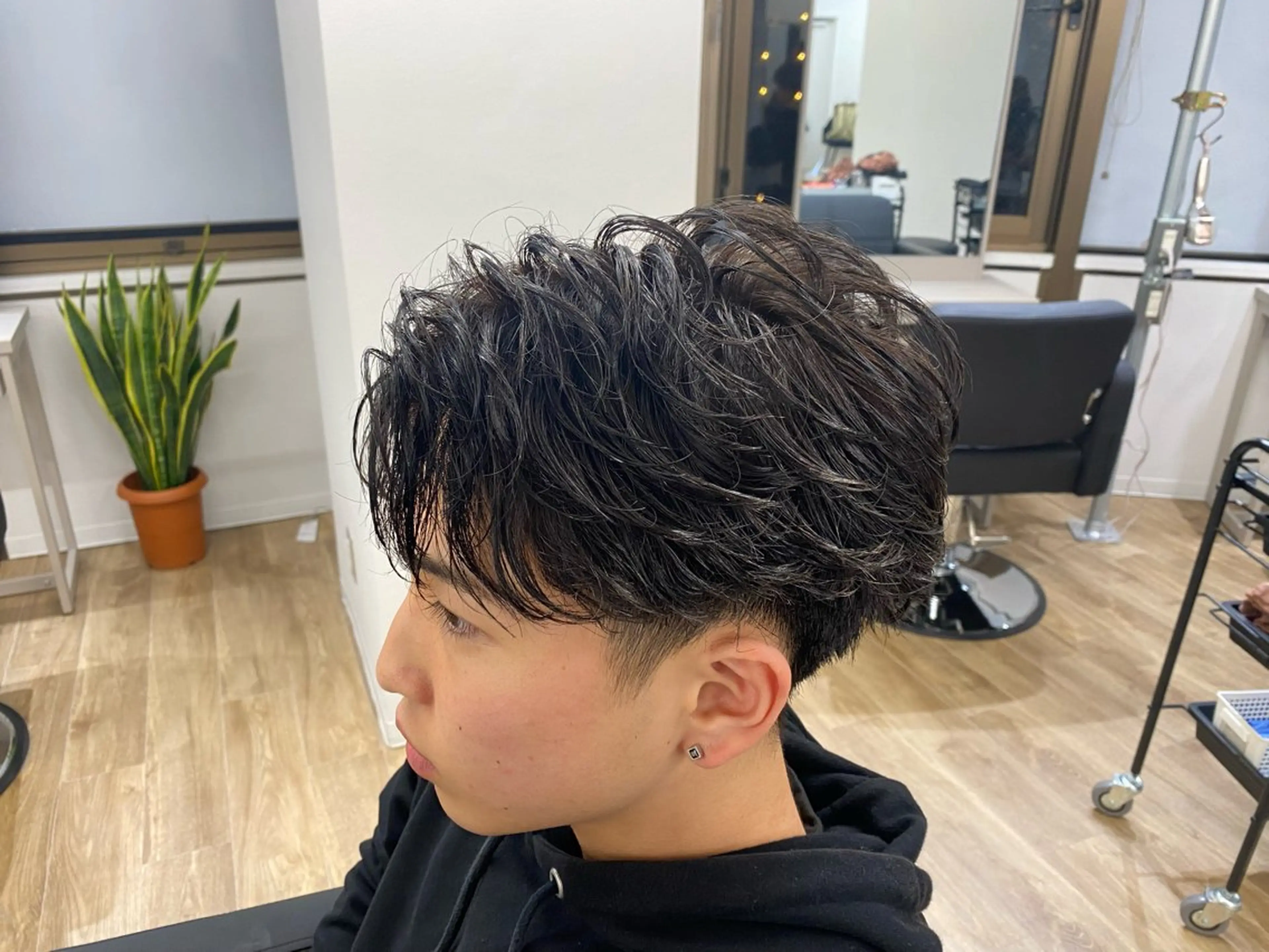 ショート パーマ メンズ フェザーパーマ メンズハイライト メンズパーマ ハイライト カット パーマ トリートメント AI TOKYO +sea所属・【パーマの達人】 🔥横浜メンズ/允のヘアスタイル