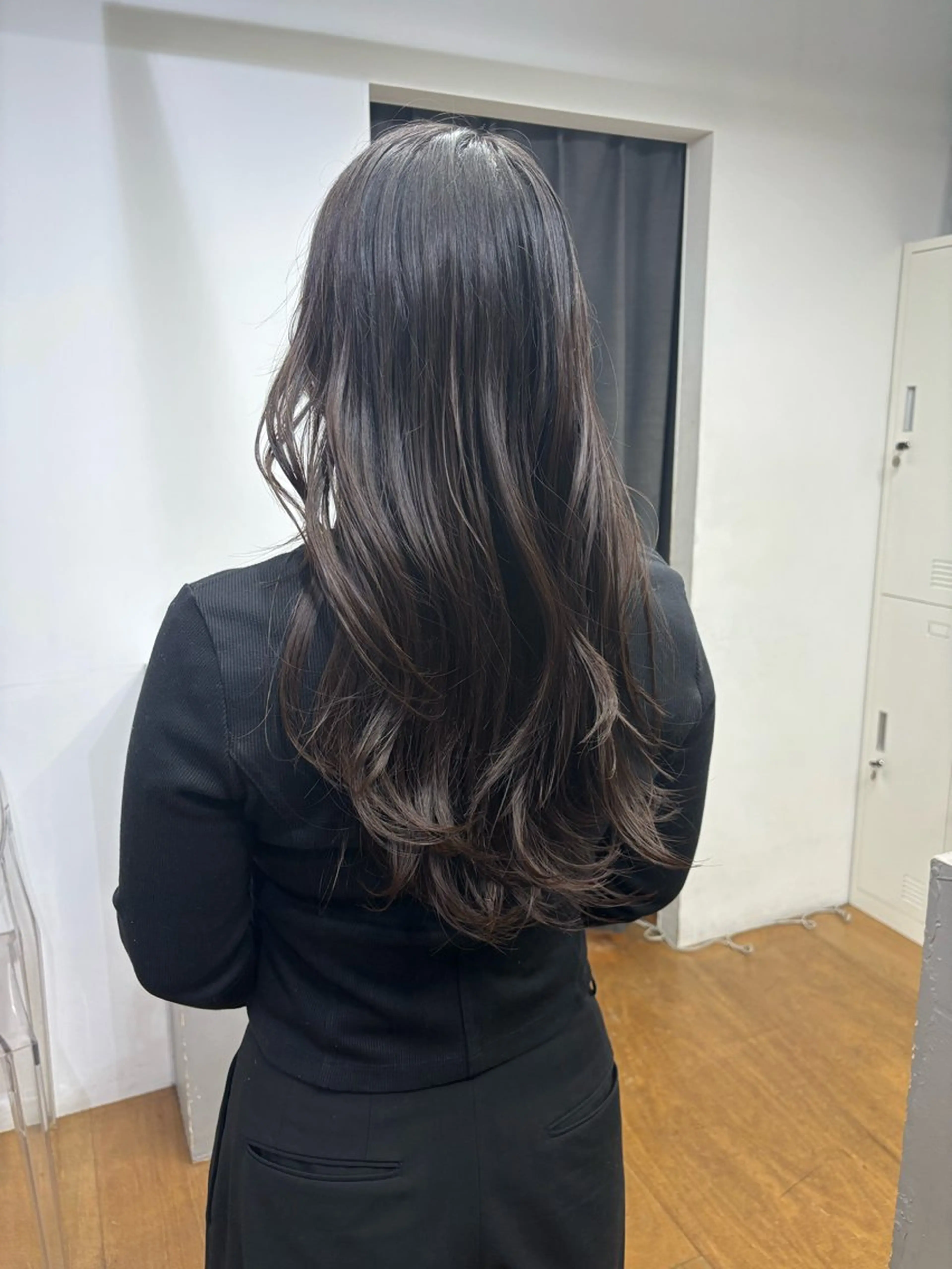 ロング ロングレイヤー レイヤーカット ロング 柔らかストレートと ツヤカラー/和田陽向のヘアスタイル