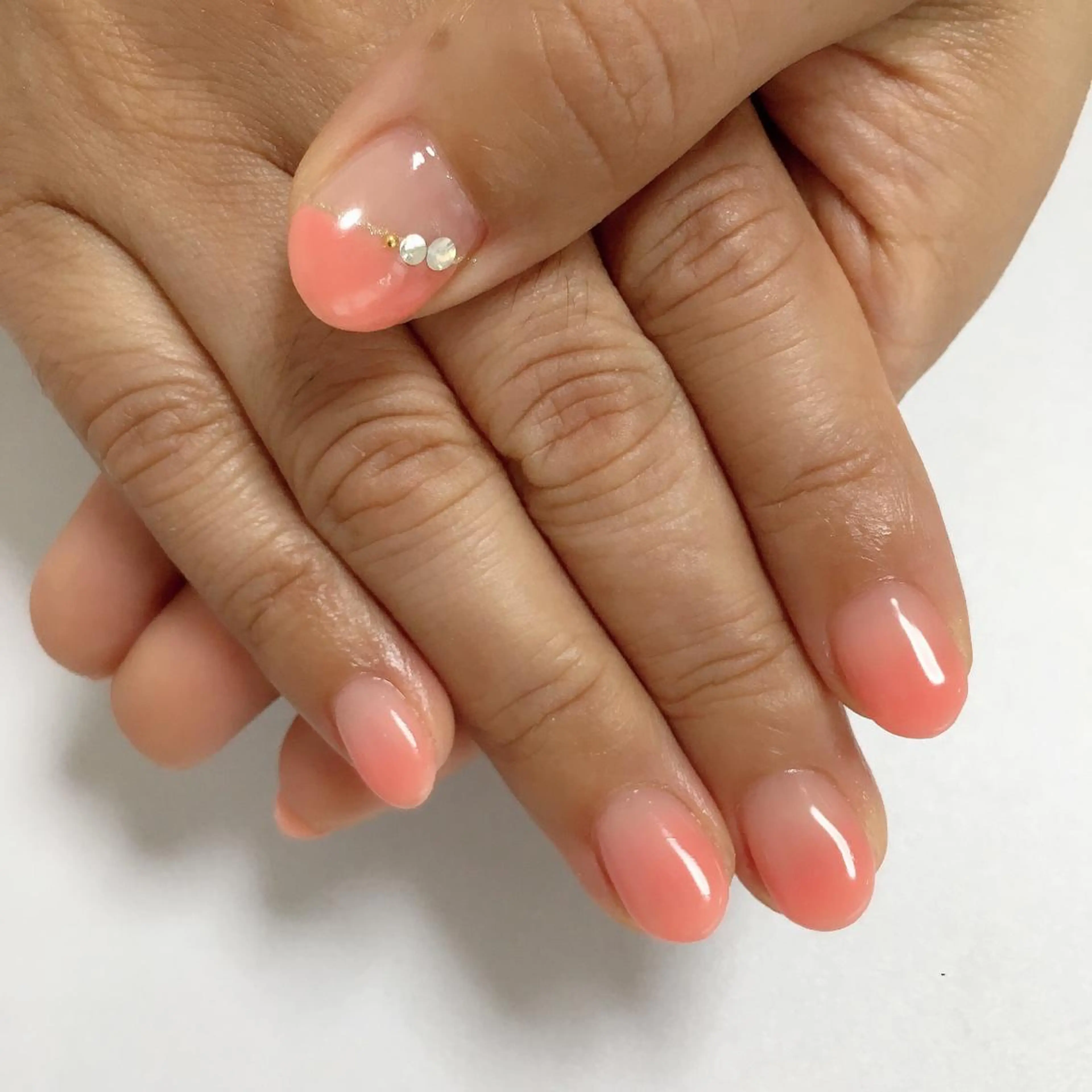 ネイル フレンチネイル グラデーション ストーンネイル Nono Nail ノノネイルのネイルデザイン
