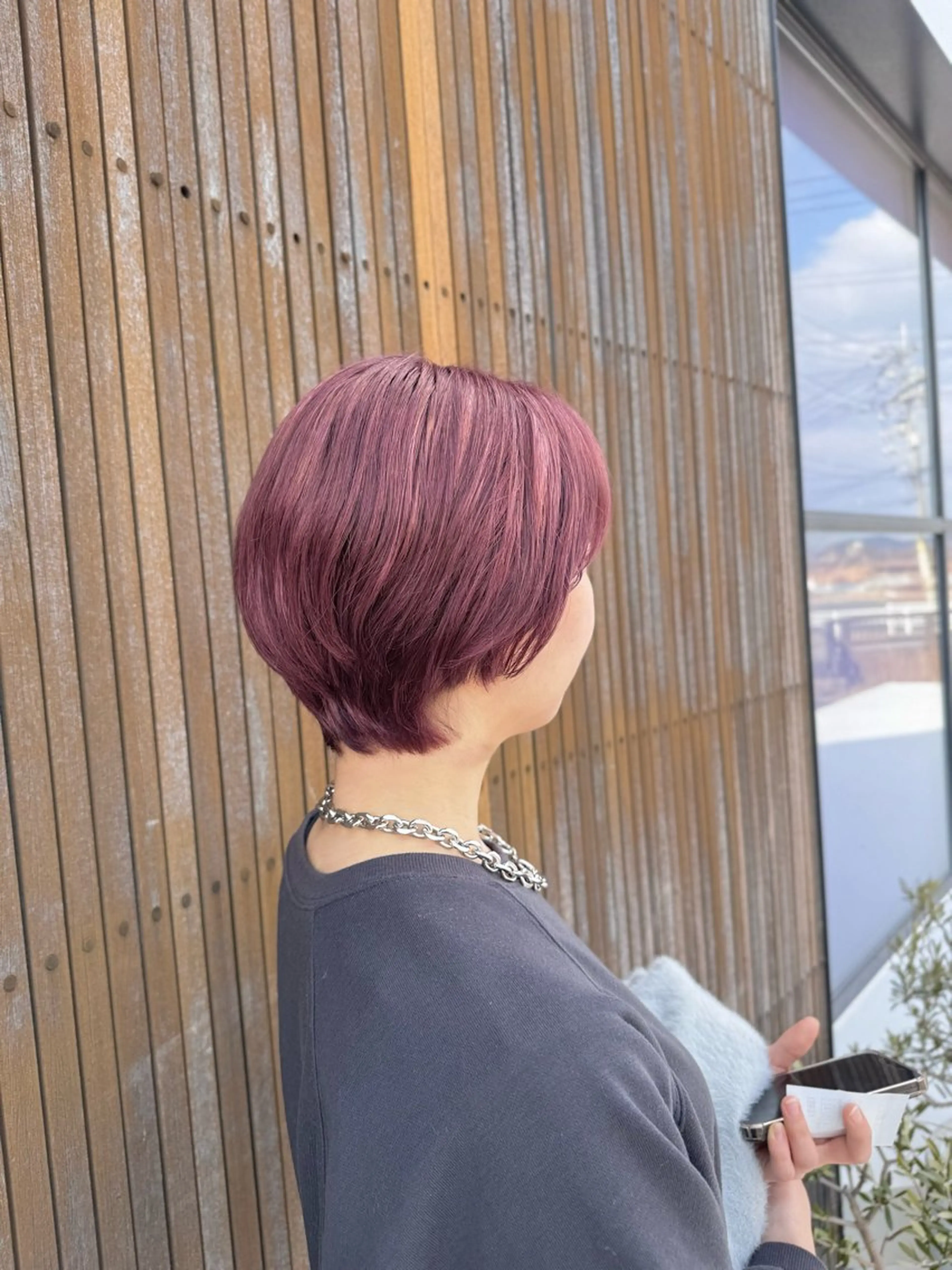 ショート カラー ブリーチ カシス ピンクカラー カット ヘアカラー トリートメント イメージサロンカッツ東尾道店所属・CUTS 東尾道/ 市川聖也のヘアスタイル