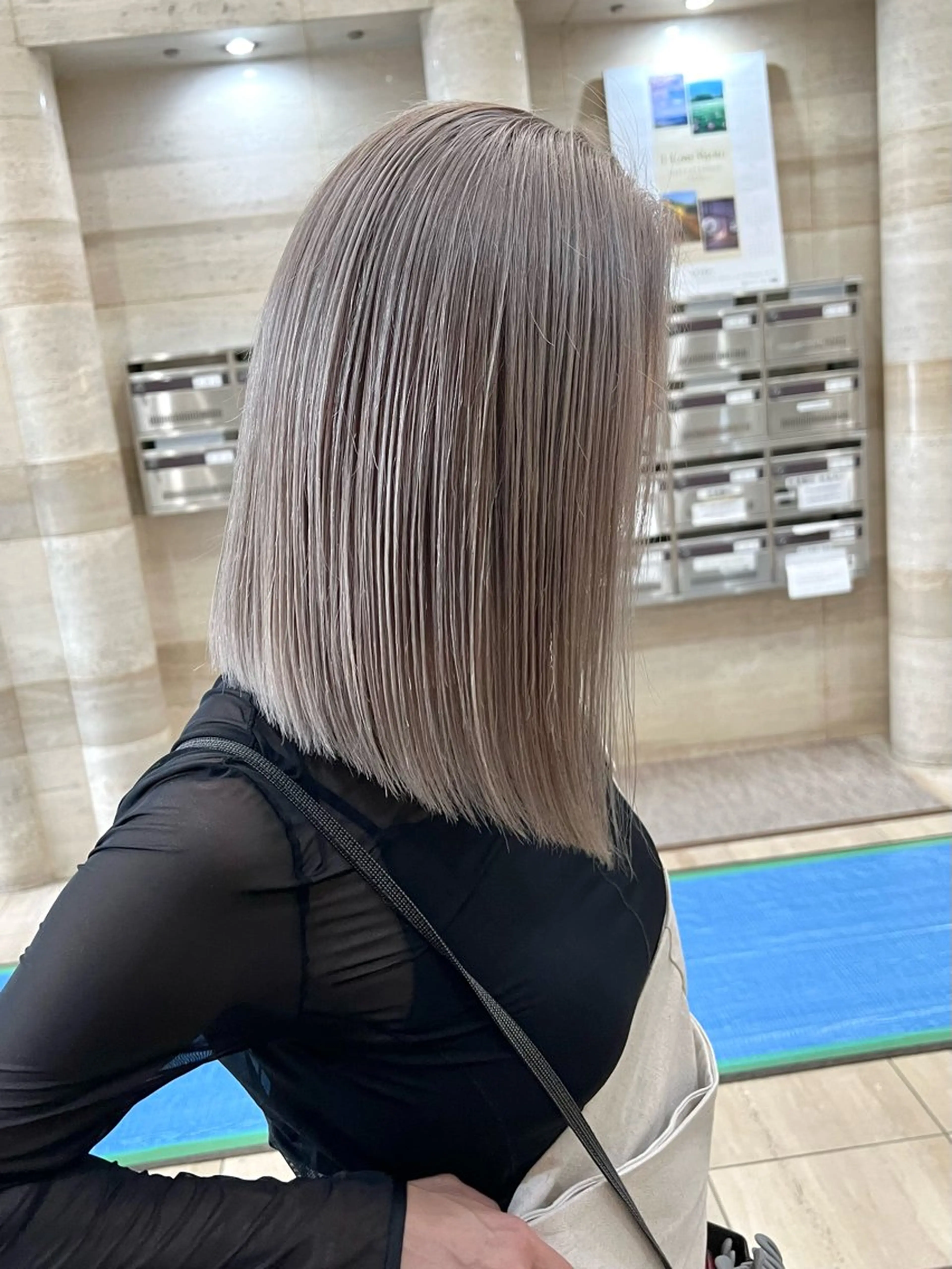 ミディアム カラー バレイヤージュ ベージュカラー ブリーチ ブロンド ケアブリーチ ヘアカラー Via officialのヘアスタイル