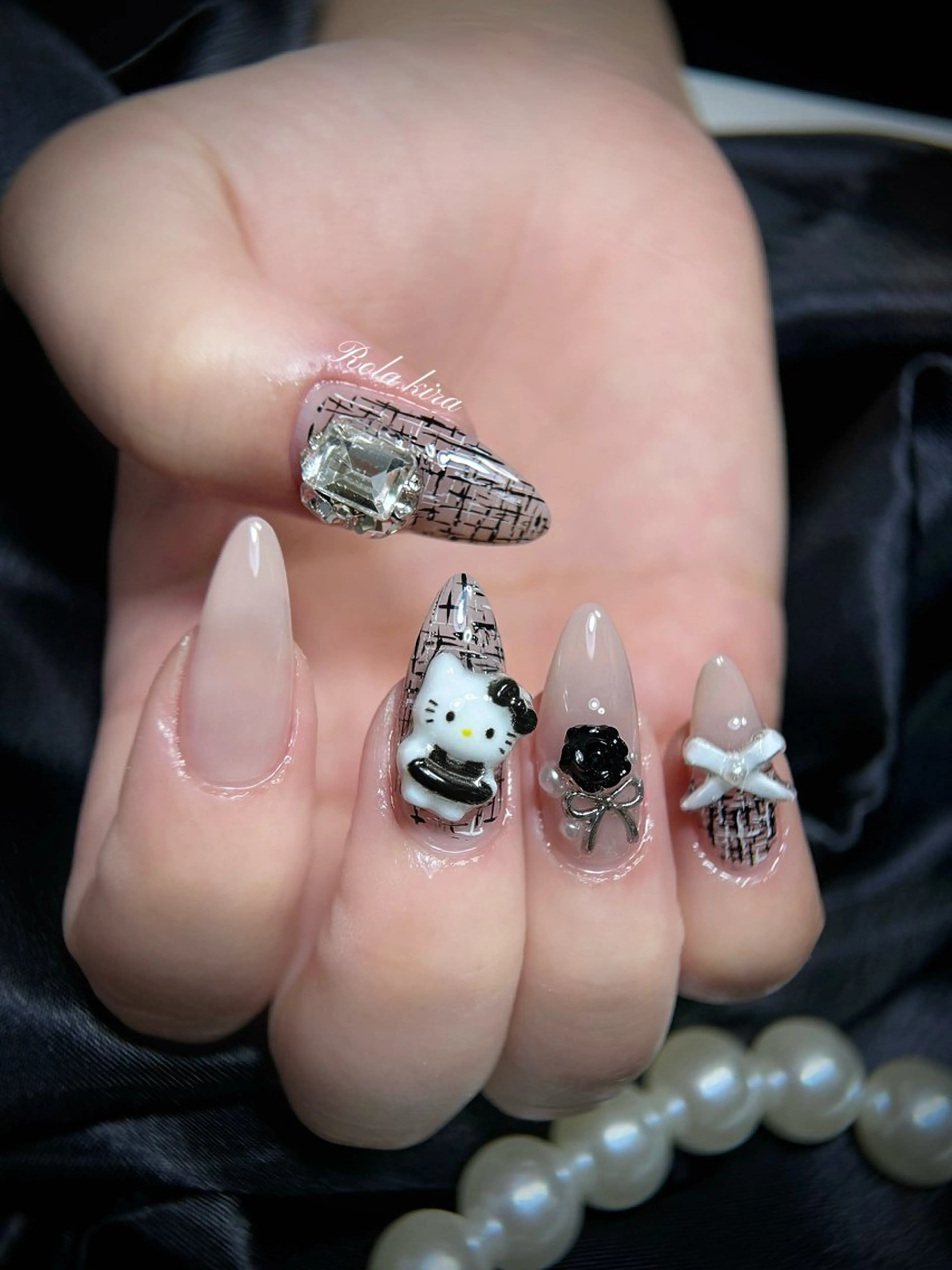 ネイル アートネイル ハート キラキラネイル ハンドネイル Rola kira nail salon所属・Rola kira 麗のネイルデザイン