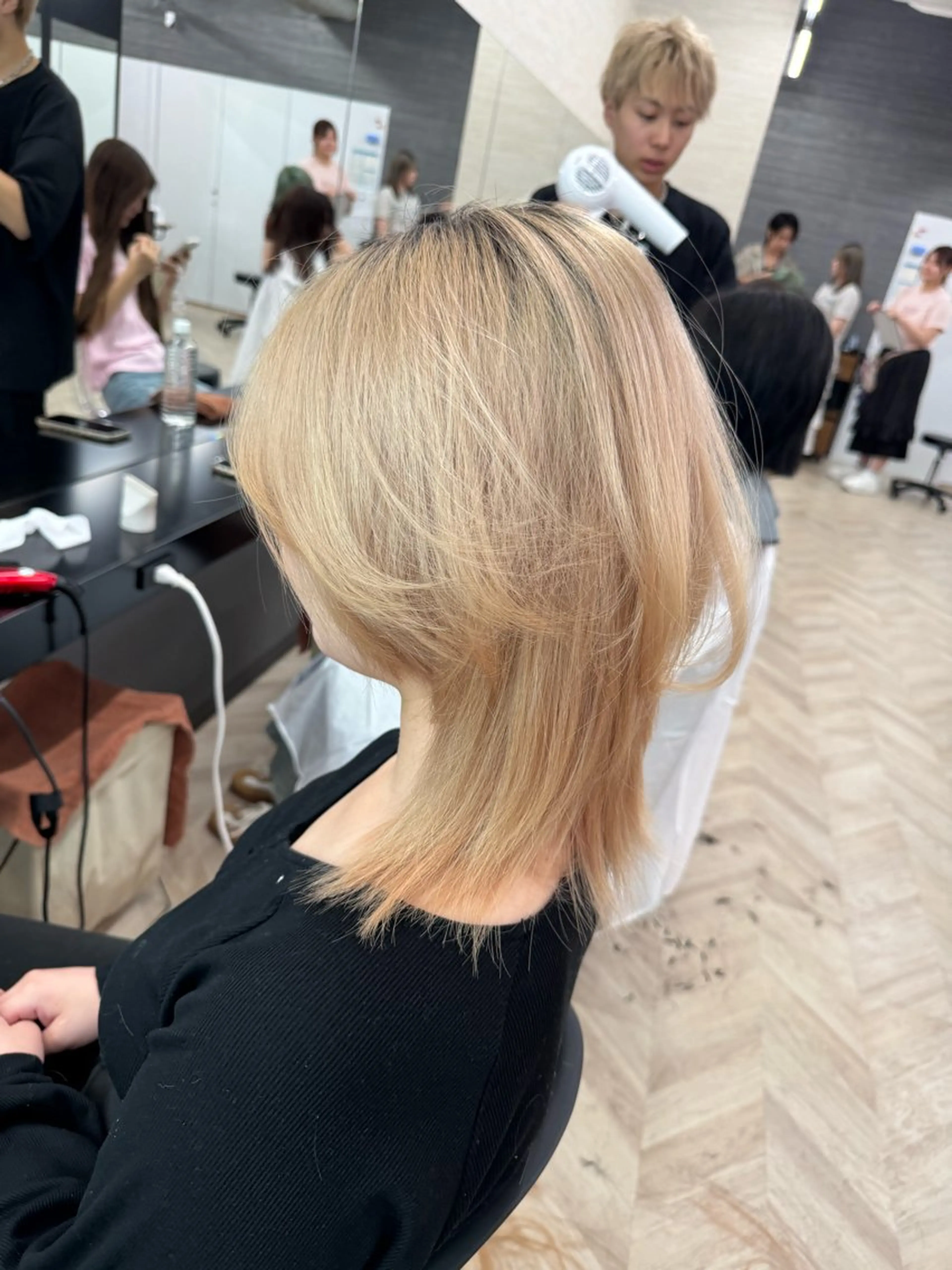 ロング ハイトーン/レイヤー SHUNのヘアスタイル