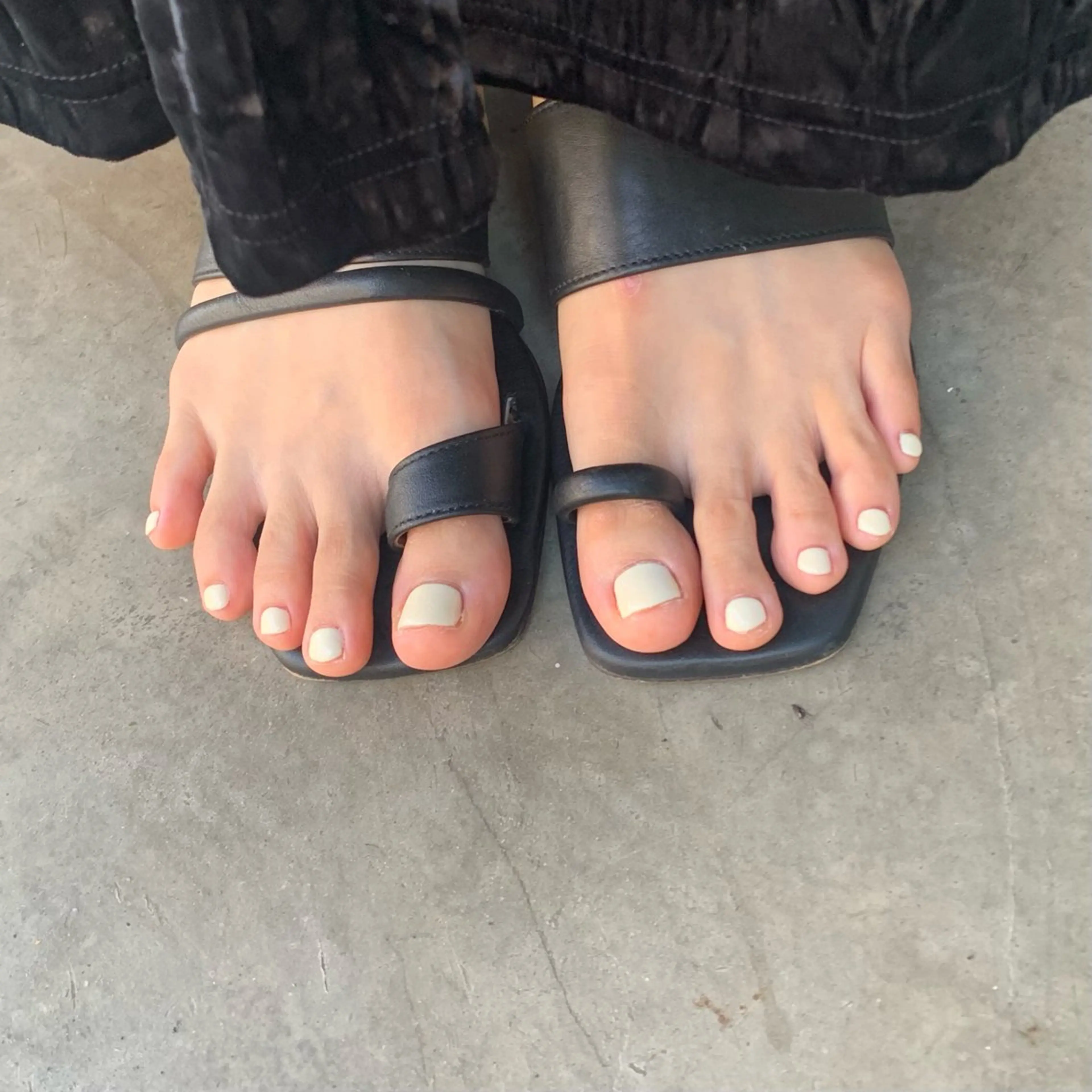 ネイル フットネイル ワンカラーネイル chika .のネイルデザイン