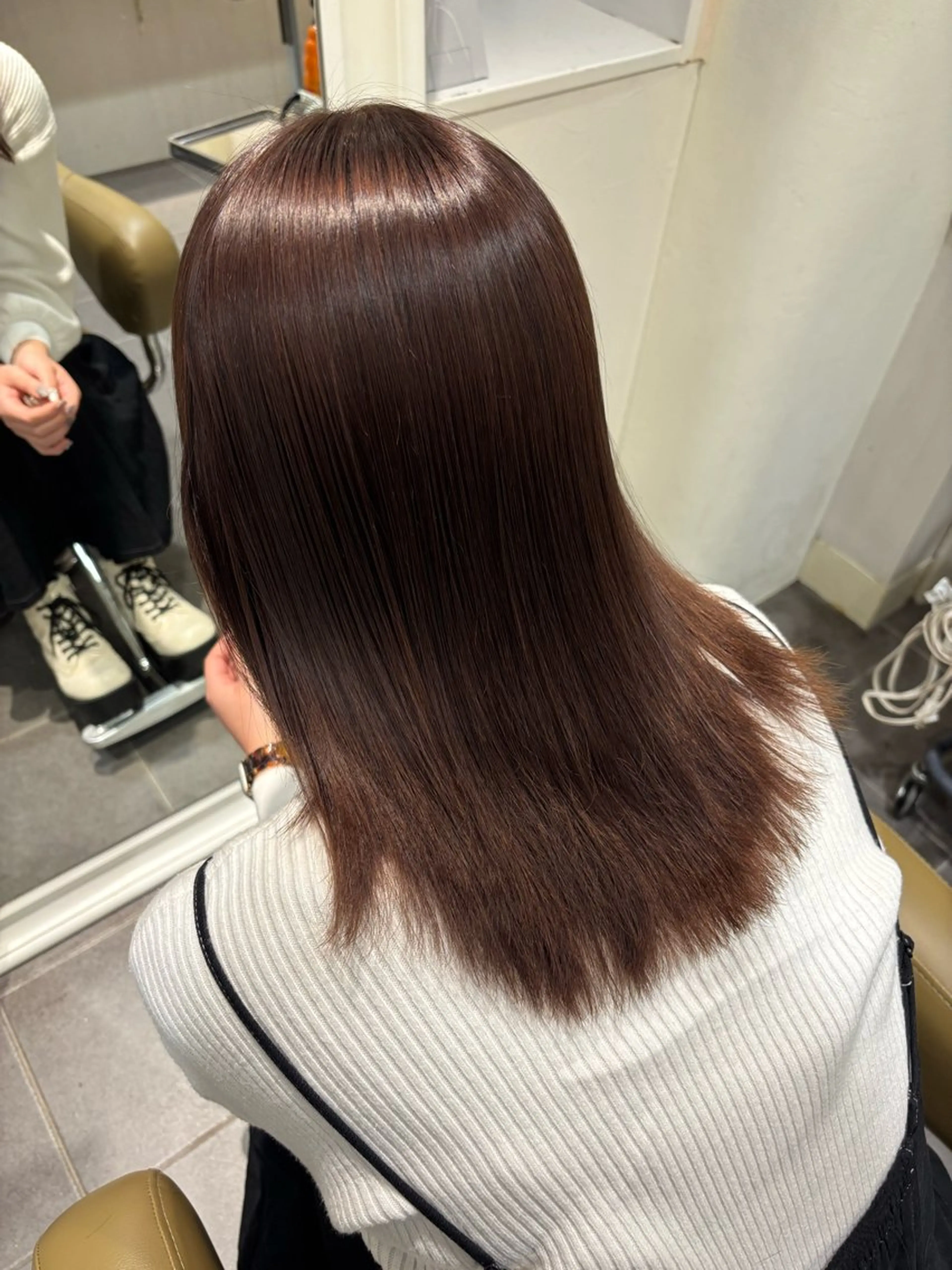 セミロング カラー 🌷BASSA池袋 🌷ミネモモ🍑🤍のヘアスタイル