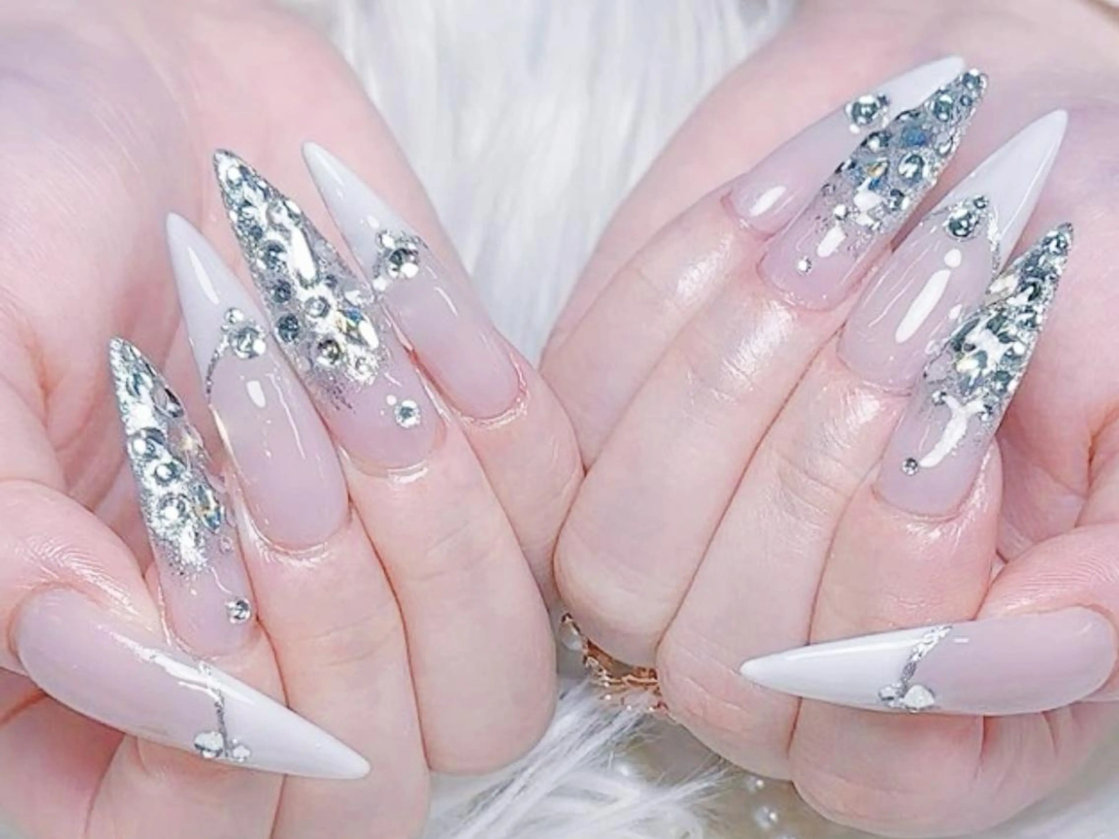 メンズ ネイル アートネイル フレンチネイル ジェルネイル キラキラネイル パラジェル Bloom kabukiのネイルデザイン