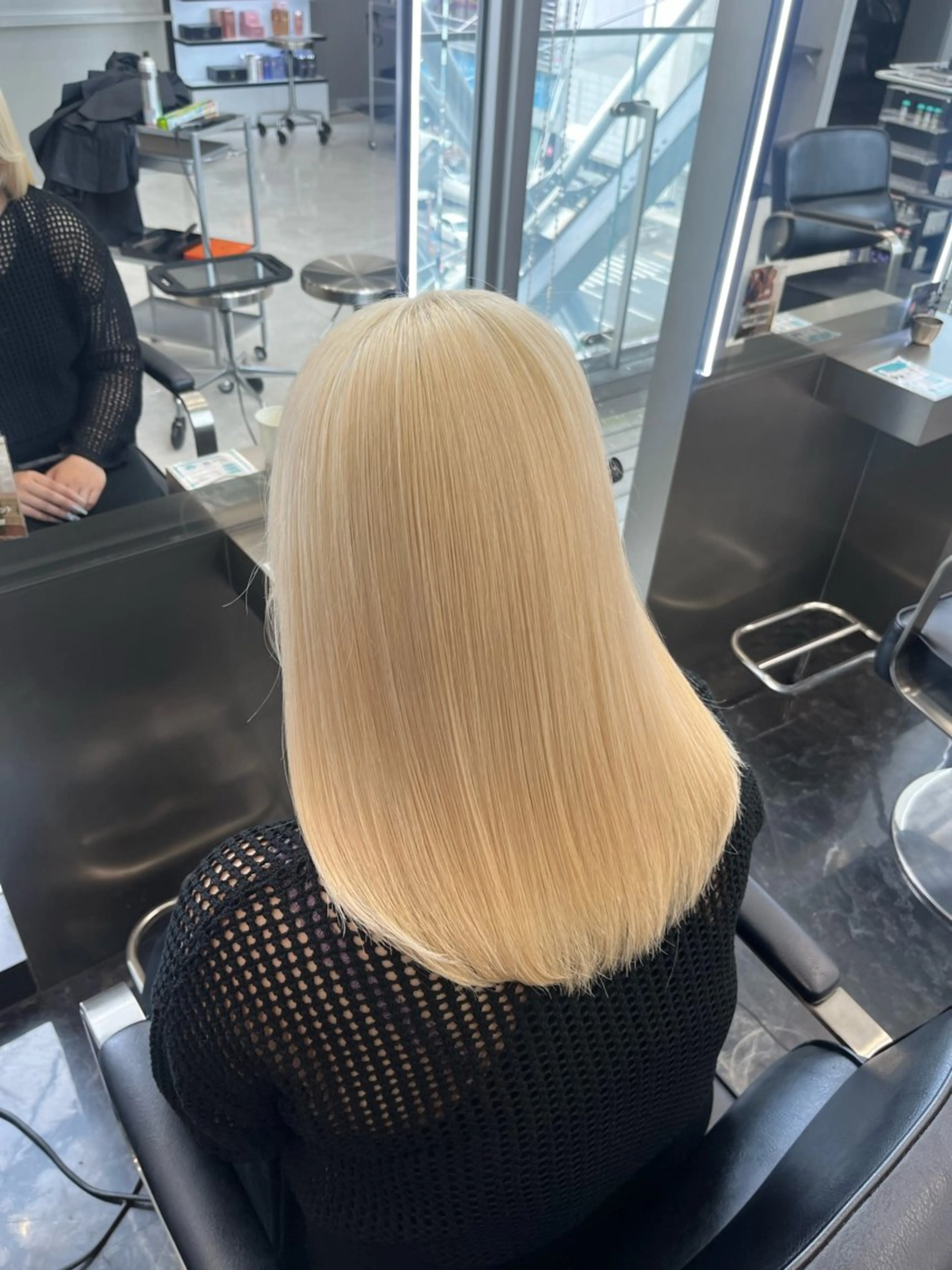 ミディアム カラー ヘアアレンジ ブリーチ 抜きっぱなしブロンド ブロンド 透明感カラー ハイトーンカラー ヘアカラー トリートメント ヘアセット ハイトーン/透明感 髪質改善/rinaのヘアスタイル