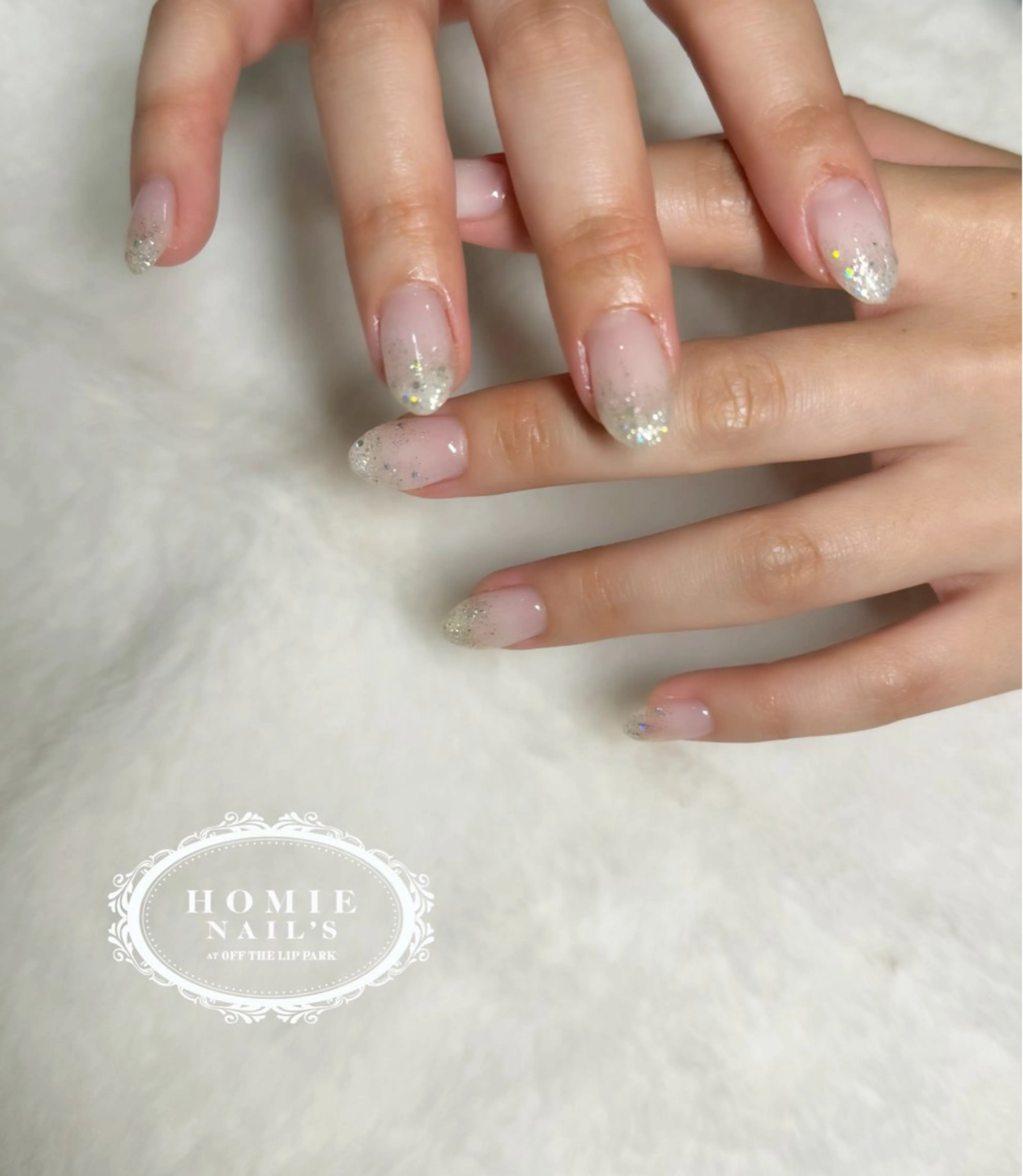 ネイル オーロラネイル グラデーション ラメ(グリッター) ラメグラデーション シルバー オフザリップパーク Asamiのネイルデザイン