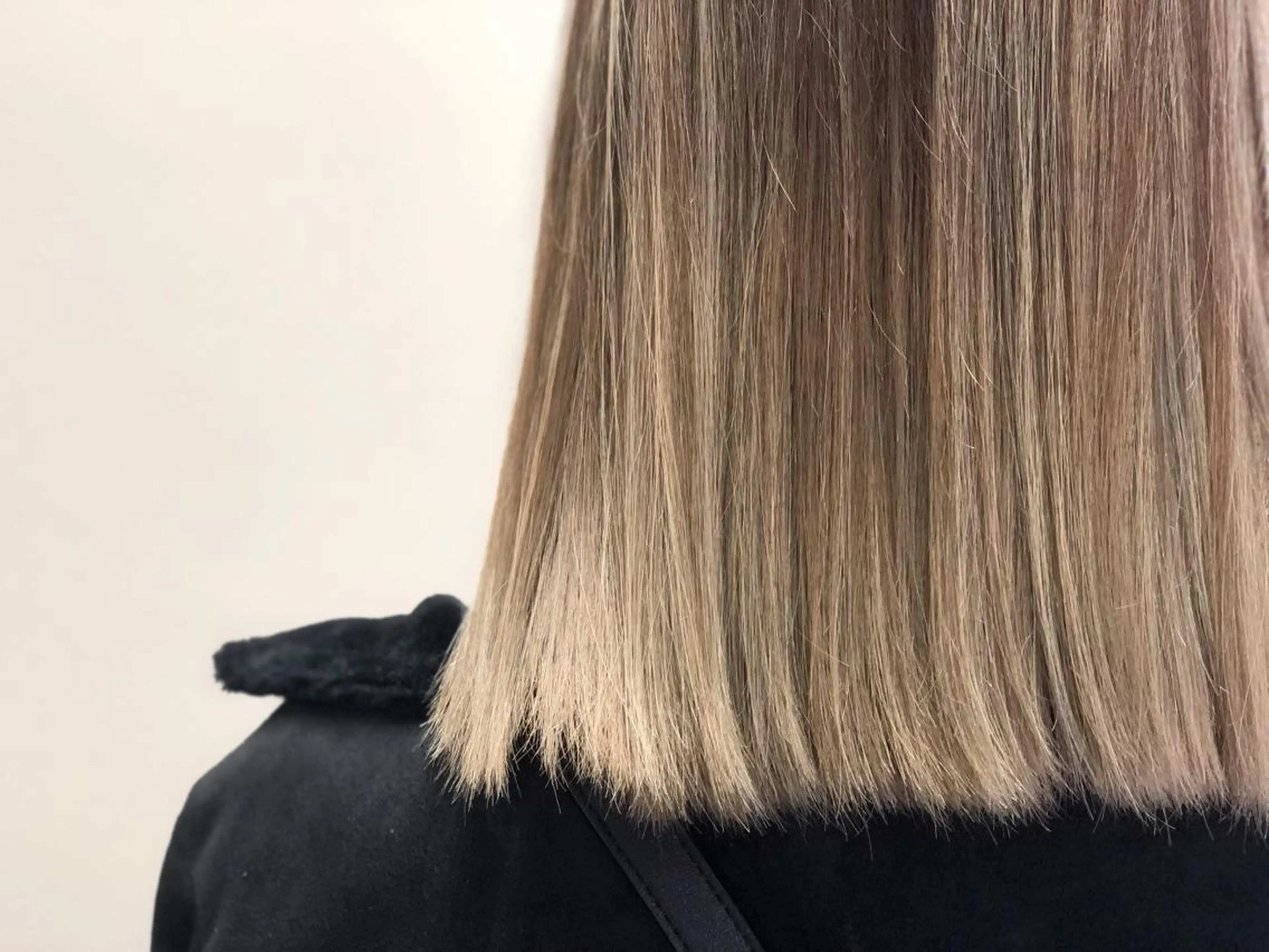 ショート カラー ベージュカラー ブロンド ブロンドベージュ ハイライトカラー ハイライト Tao所属・藤川 大智のヘアスタイル