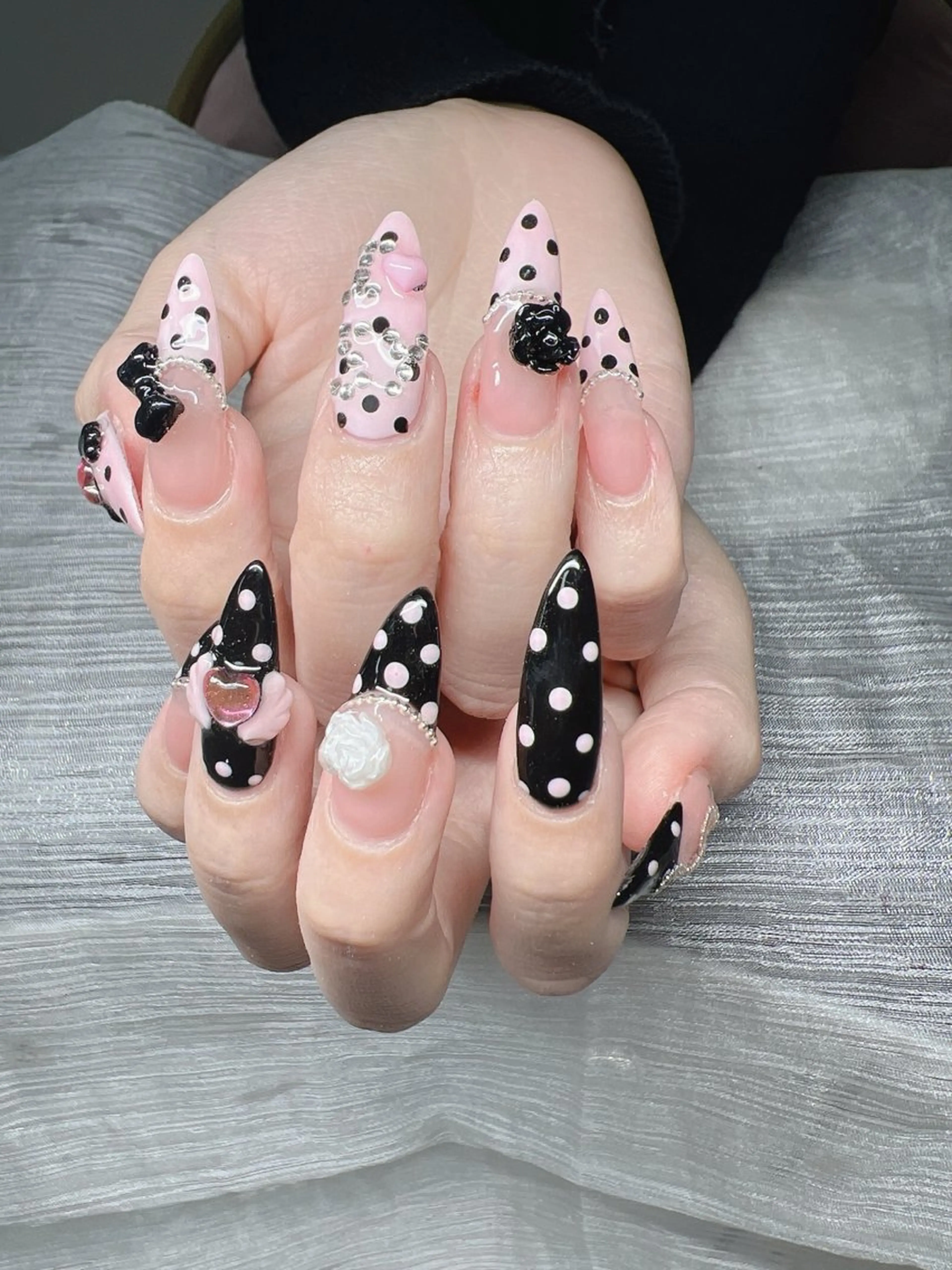 ネイル 長さ出し グラデーション 卒業式 キラキラネイル マグネットネイル Lee Nailsのネイルデザイン