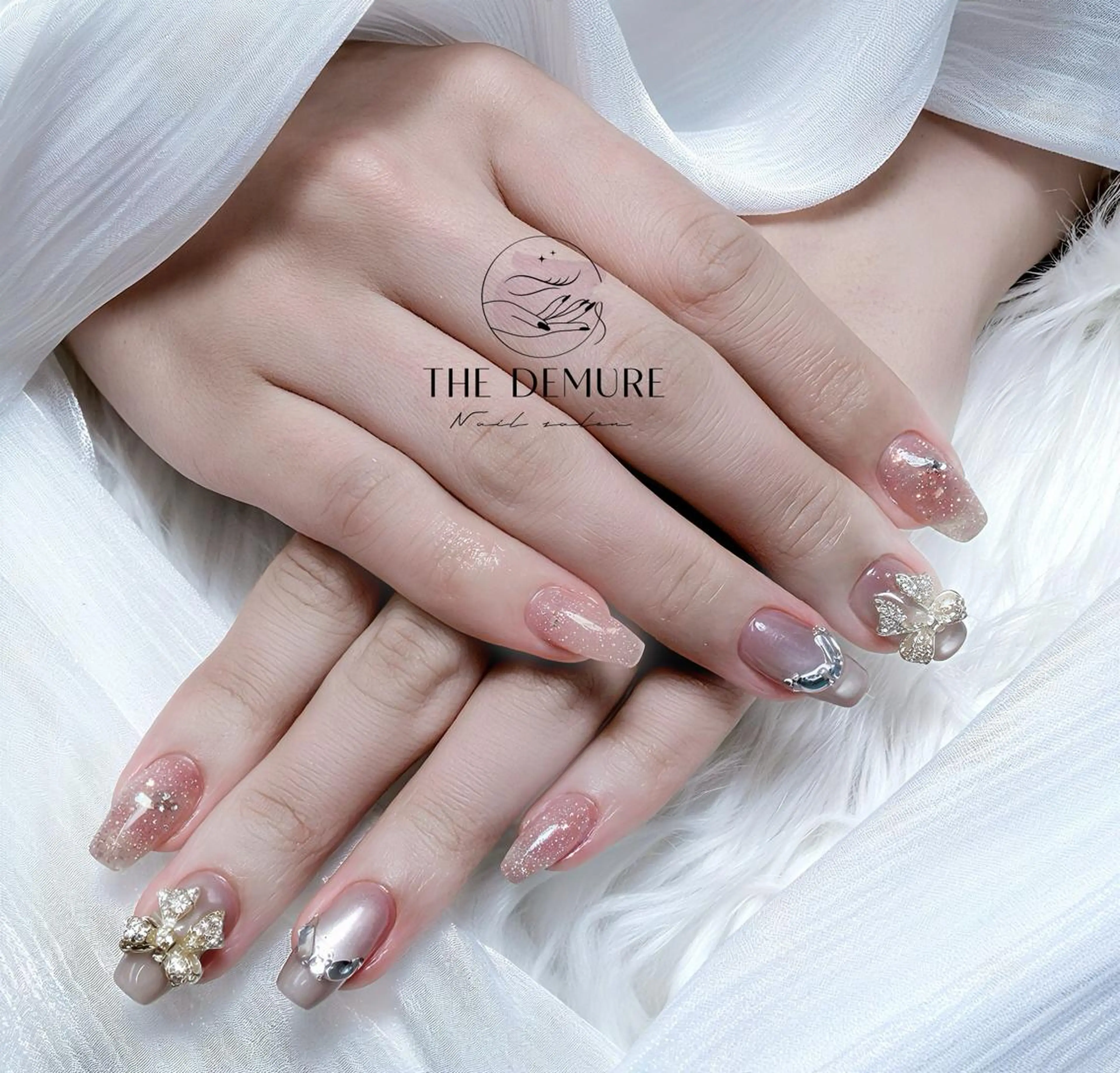 ネイル アートネイル 韓国ネイル マグネットネイル オフィスネイル スカルプネイル ハンドネイル ハンドケア Demure Cocoのネイルデザイン
