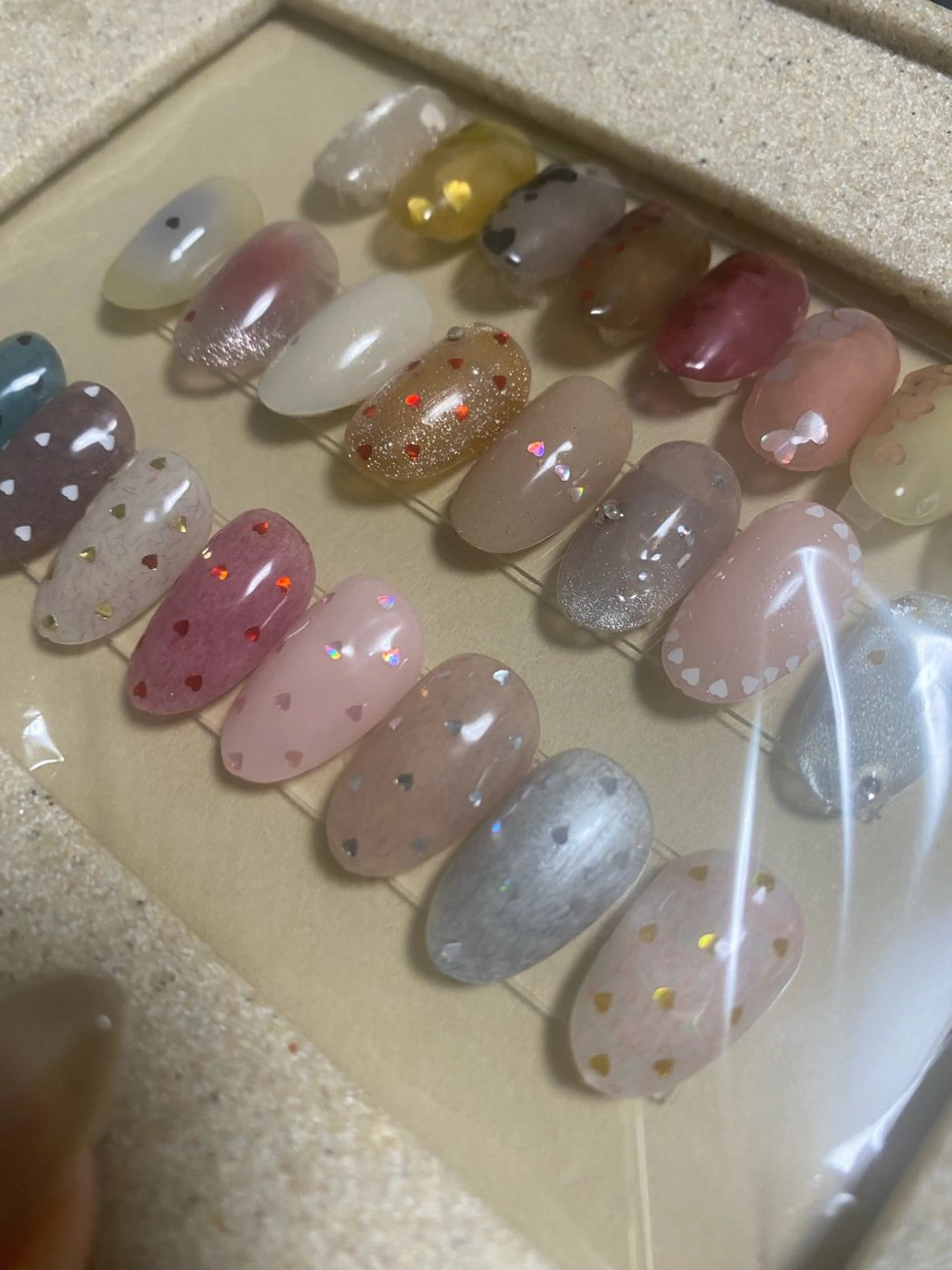 ネイル ハート ホログラムネイル 🌿Charme🌿 MAIのネイルデザイン