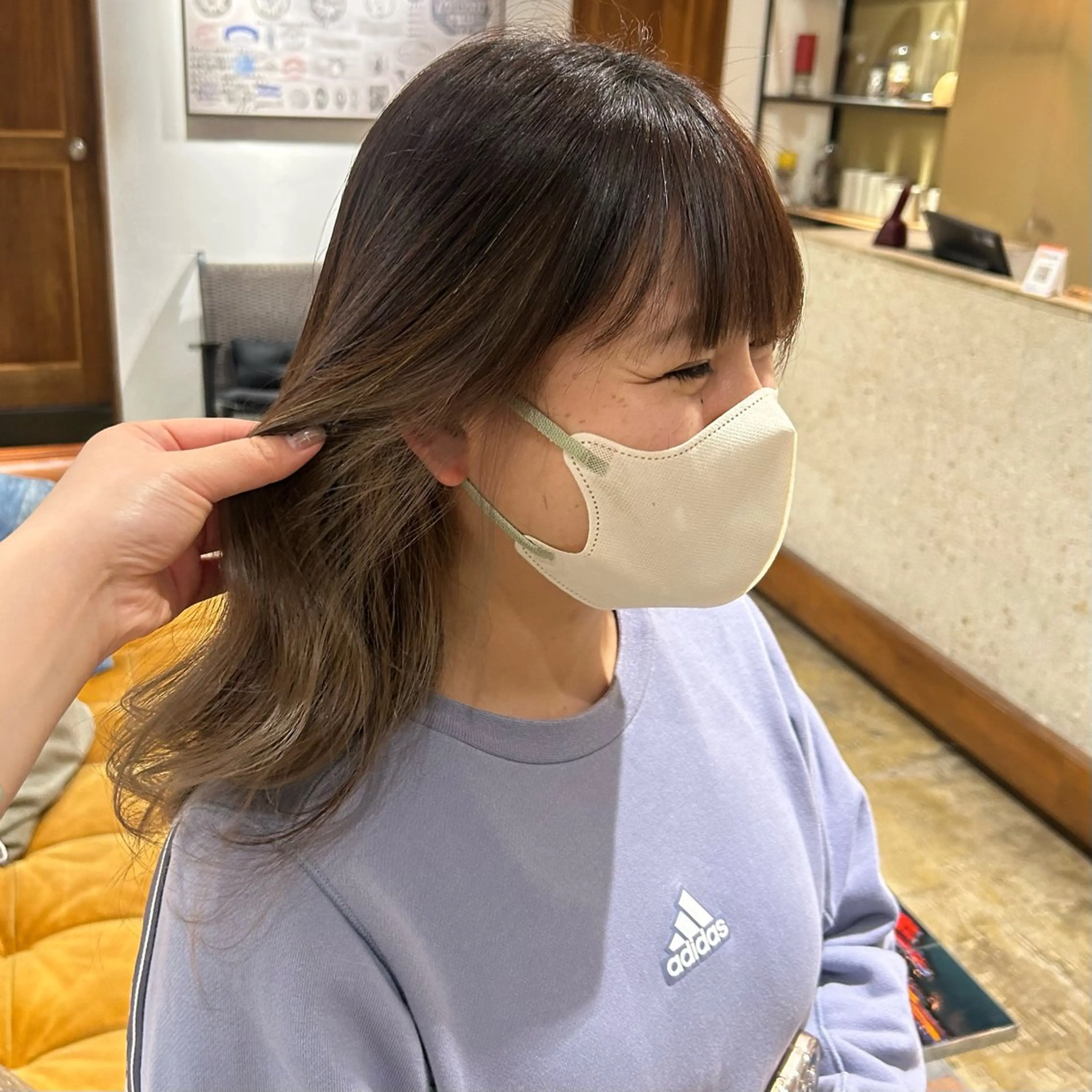 カラー イヤリングカラー グレージュ ヘアカラー ココナ./ 艶っぽカラーのヘアスタイル