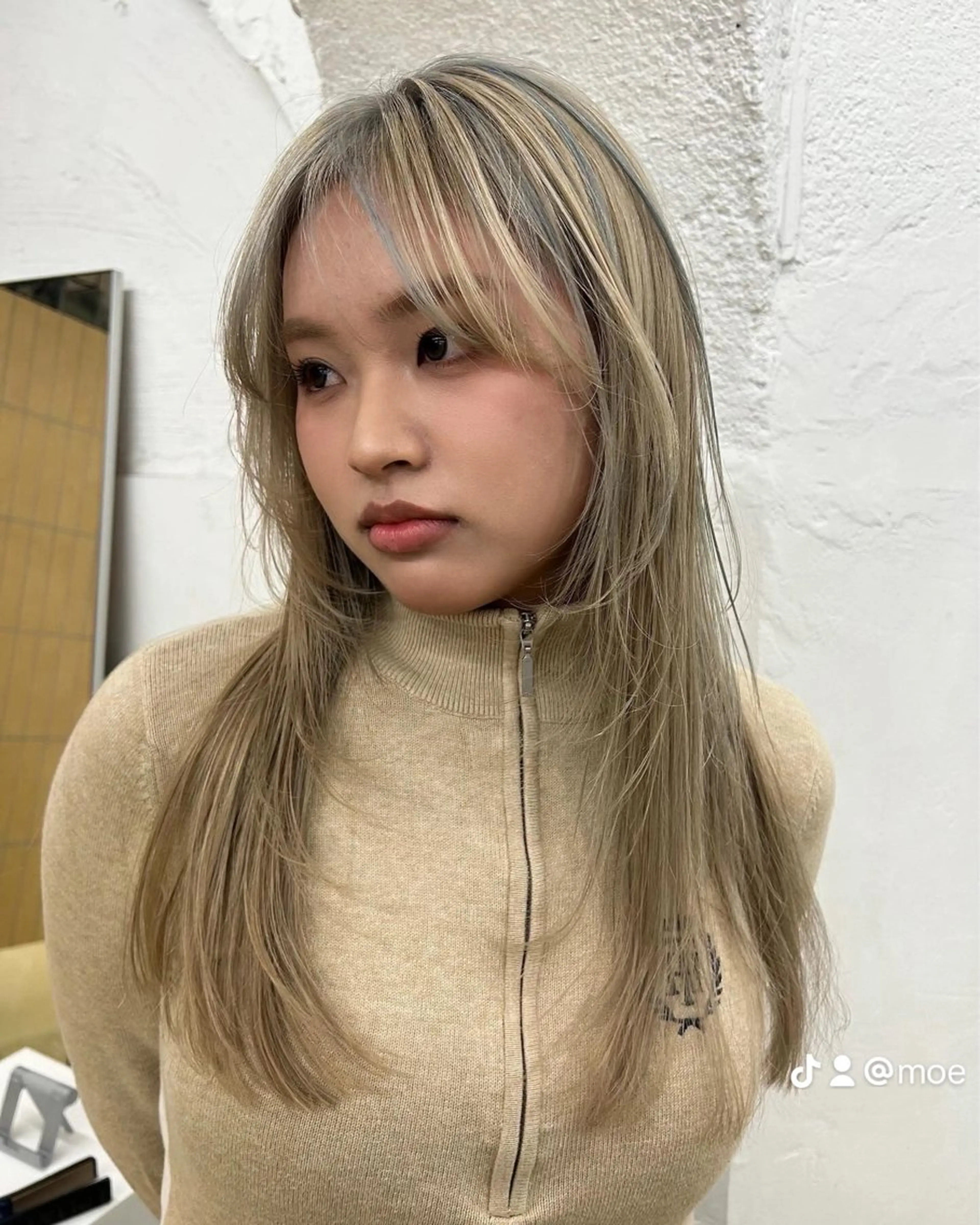 セミロング カラー カット ヘアカラー トリートメント hen所属・心斎橋/レイヤー/ ブリーチ/モエのヘアスタイル