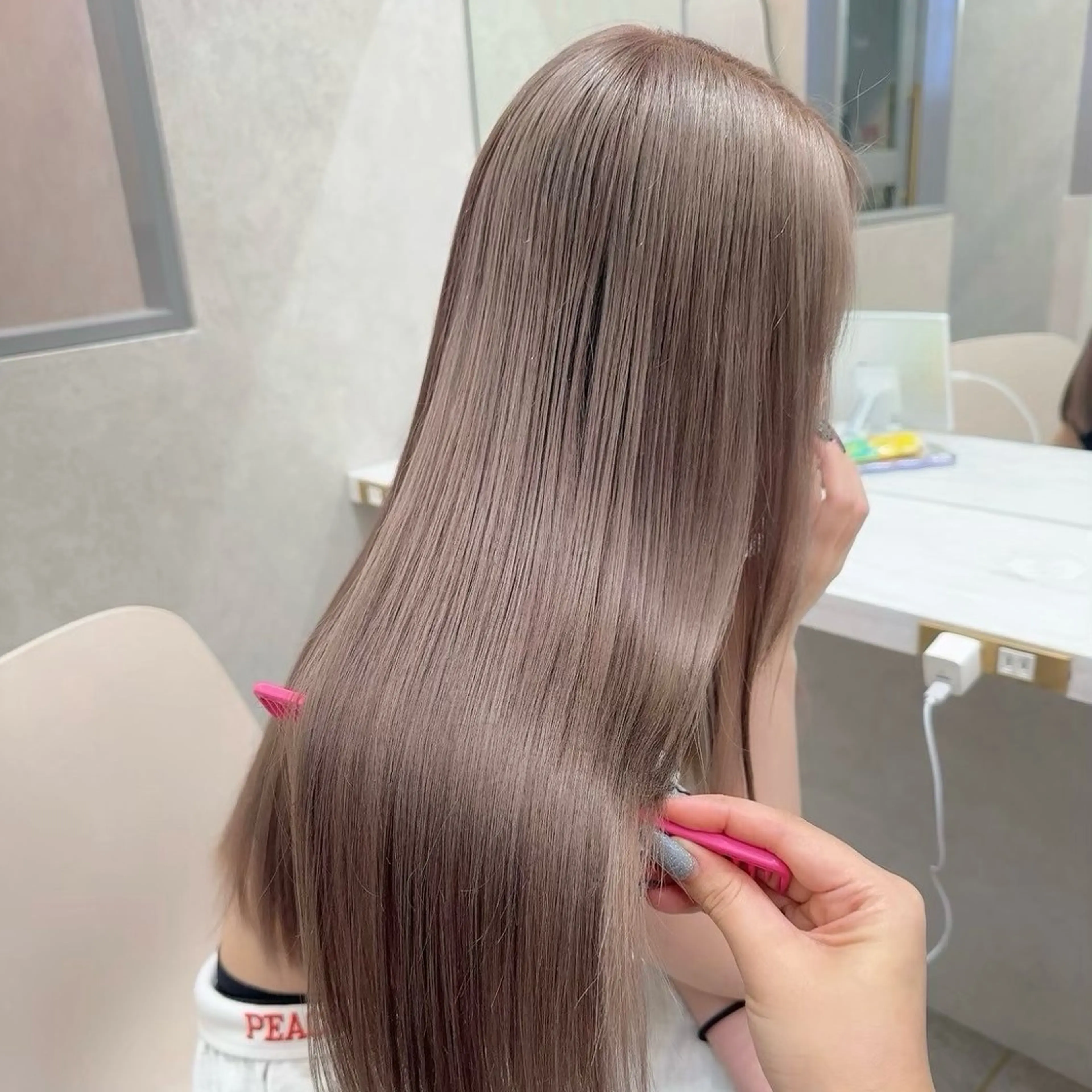 ロング カラー ヘアカラー トリートメント Lond Le'a /ハイトーンカラーのヘアスタイル