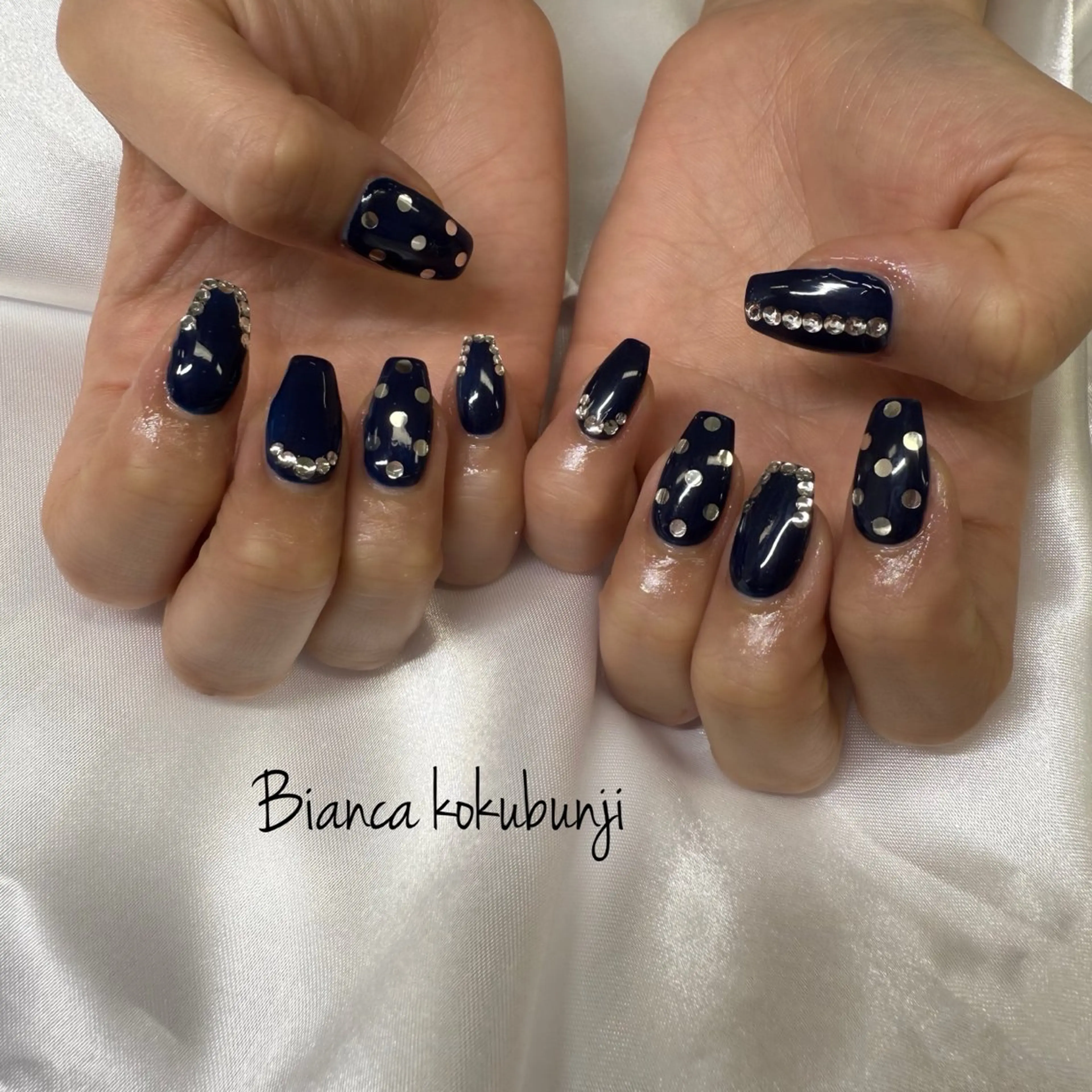 ネイル ホログラムネイル ネイビー ハンドネイル Bianca☁国分寺 🤍店長/黒木愛美のネイルデザイン