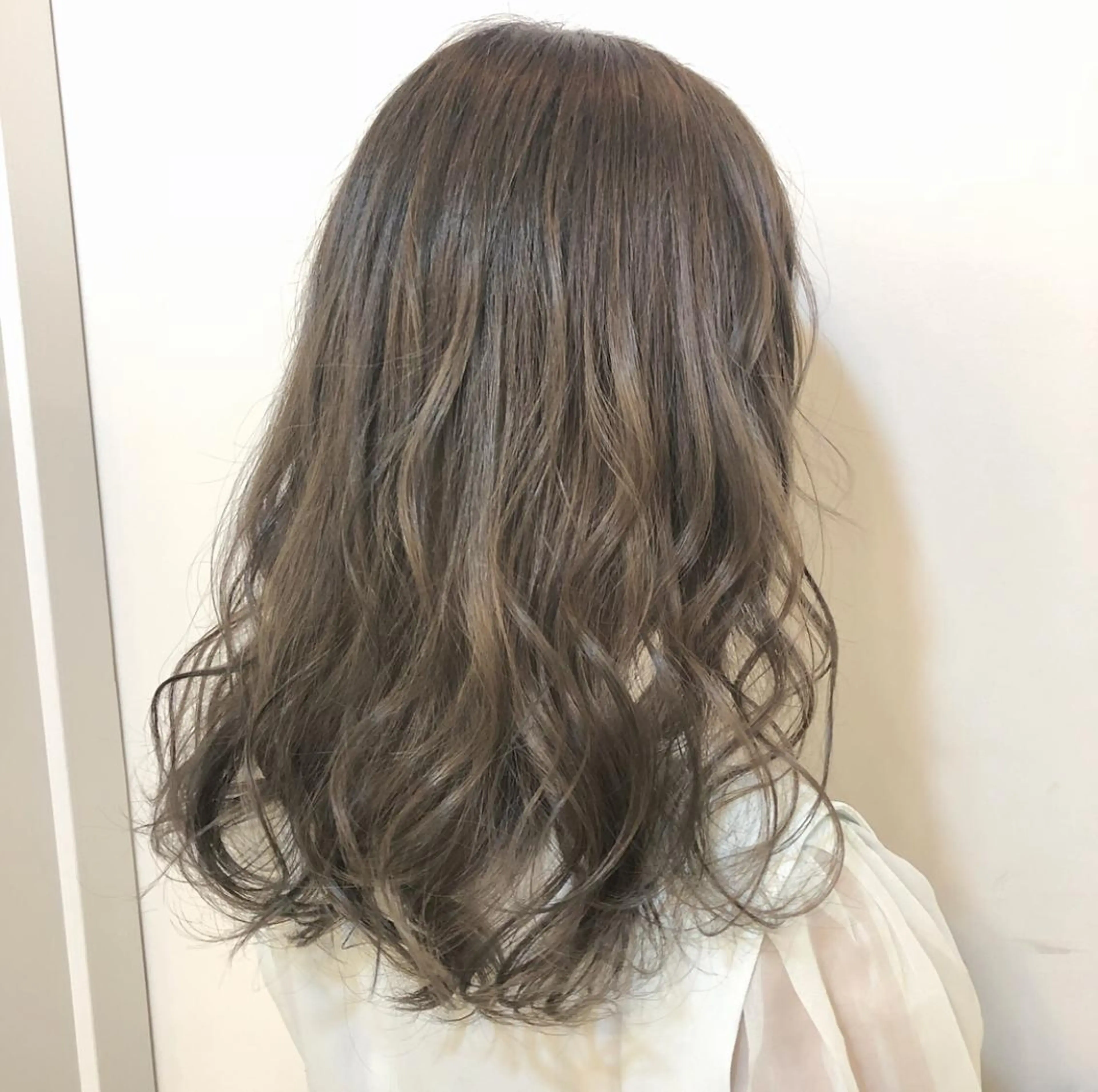 ロング アッシュ clomus所属・YUKA艶髪 🌸寛ぎ部屋のヘアスタイル