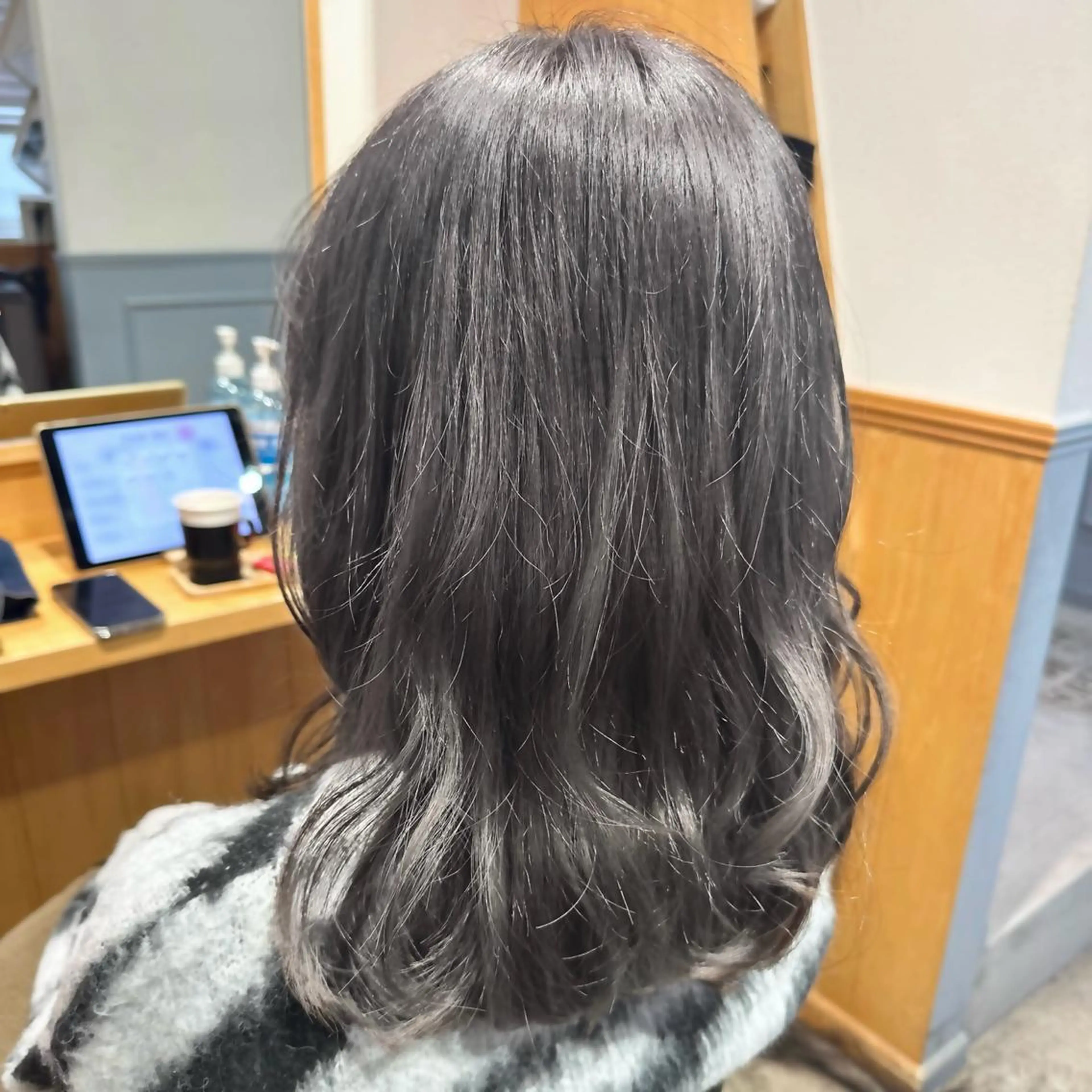 セミロング ヘアカラー 🌈神バズり 100%色🌈のヘアスタイル