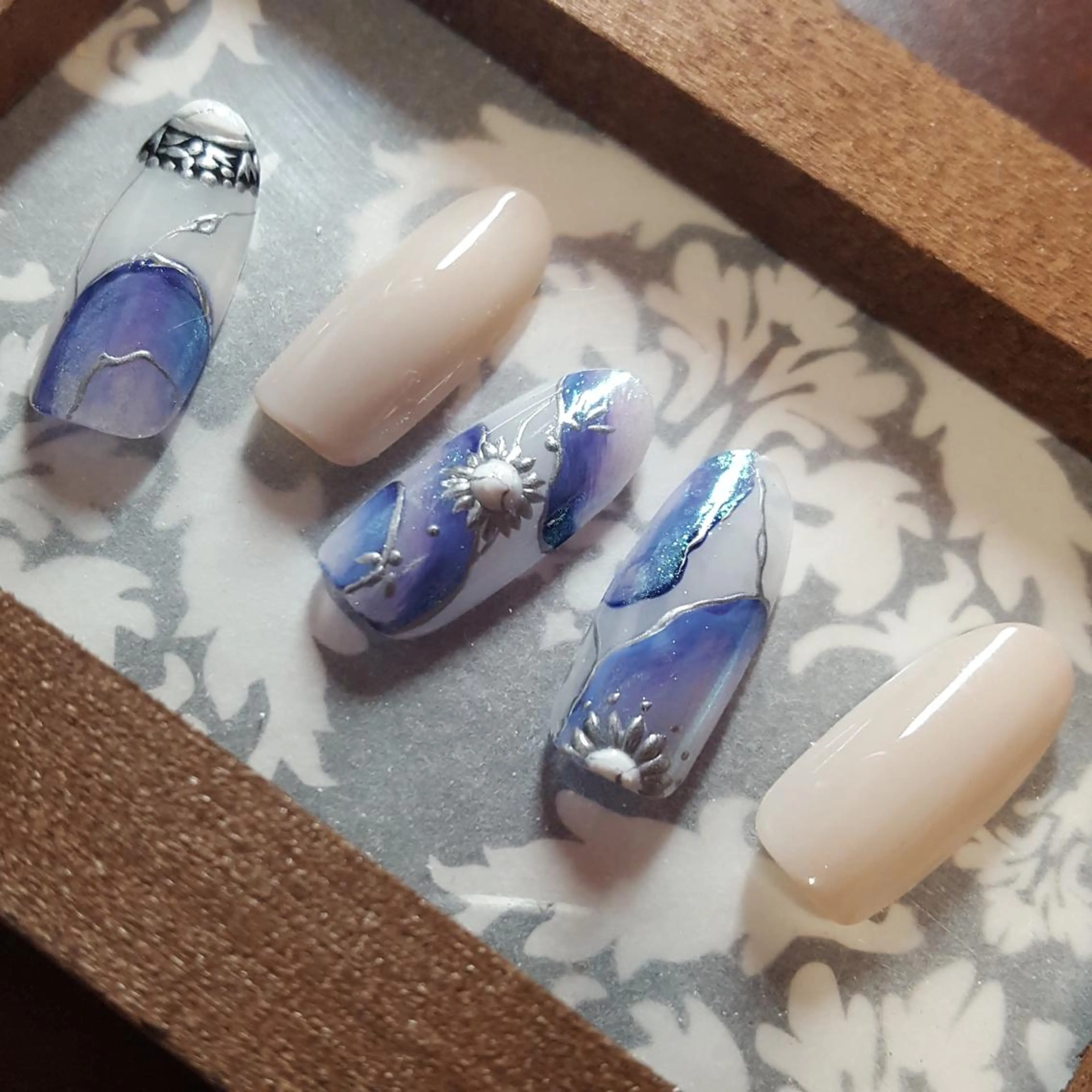 ネイル ジェルネイル パラジェル ストーンネイル ホワイト ネイリスト riiisaのネイルデザイン