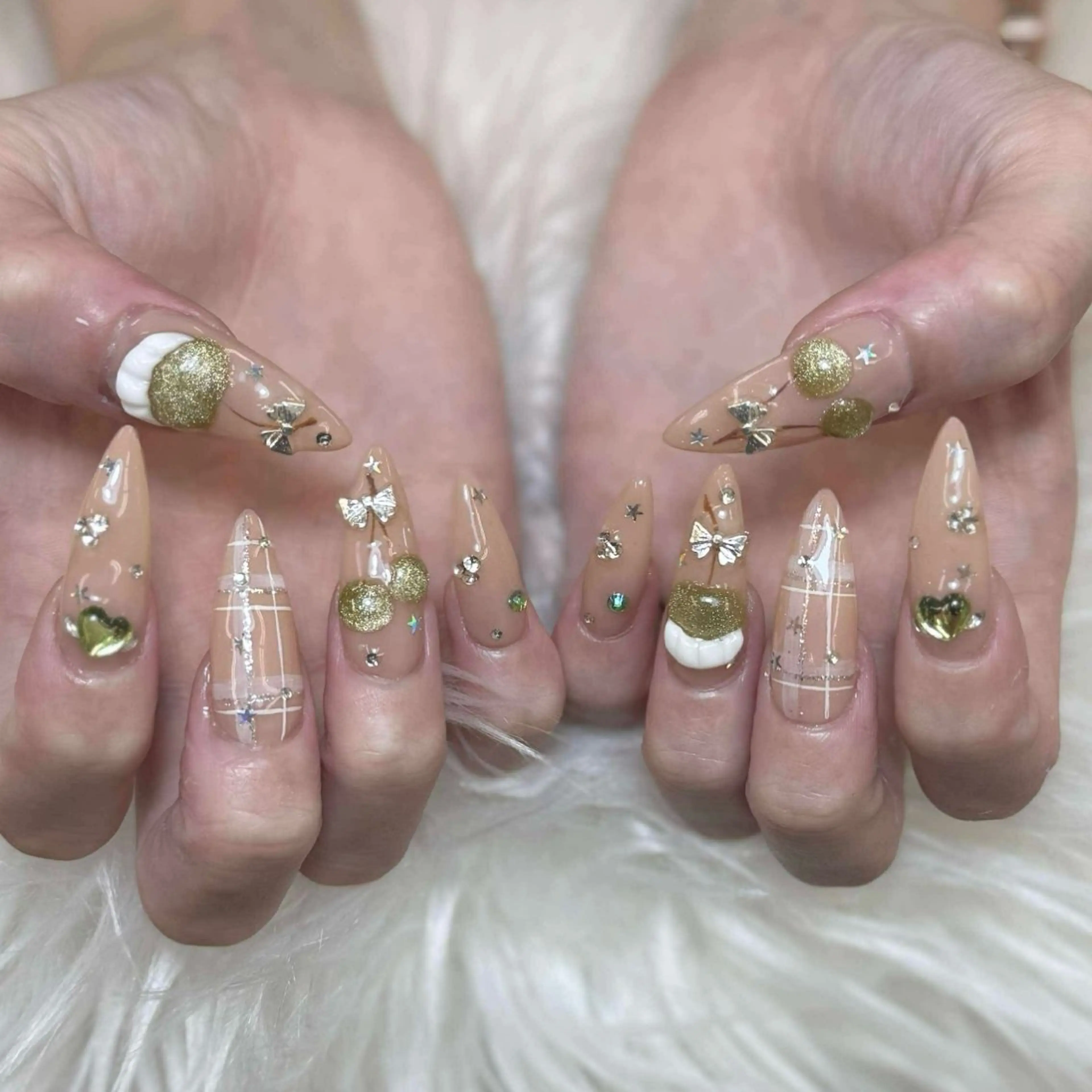 ネイル チークネイル フレンチネイル ジェルネイル ガラスフレンチ 韓国ネイル ハンドネイル Anh 高田馬場のネイルデザイン