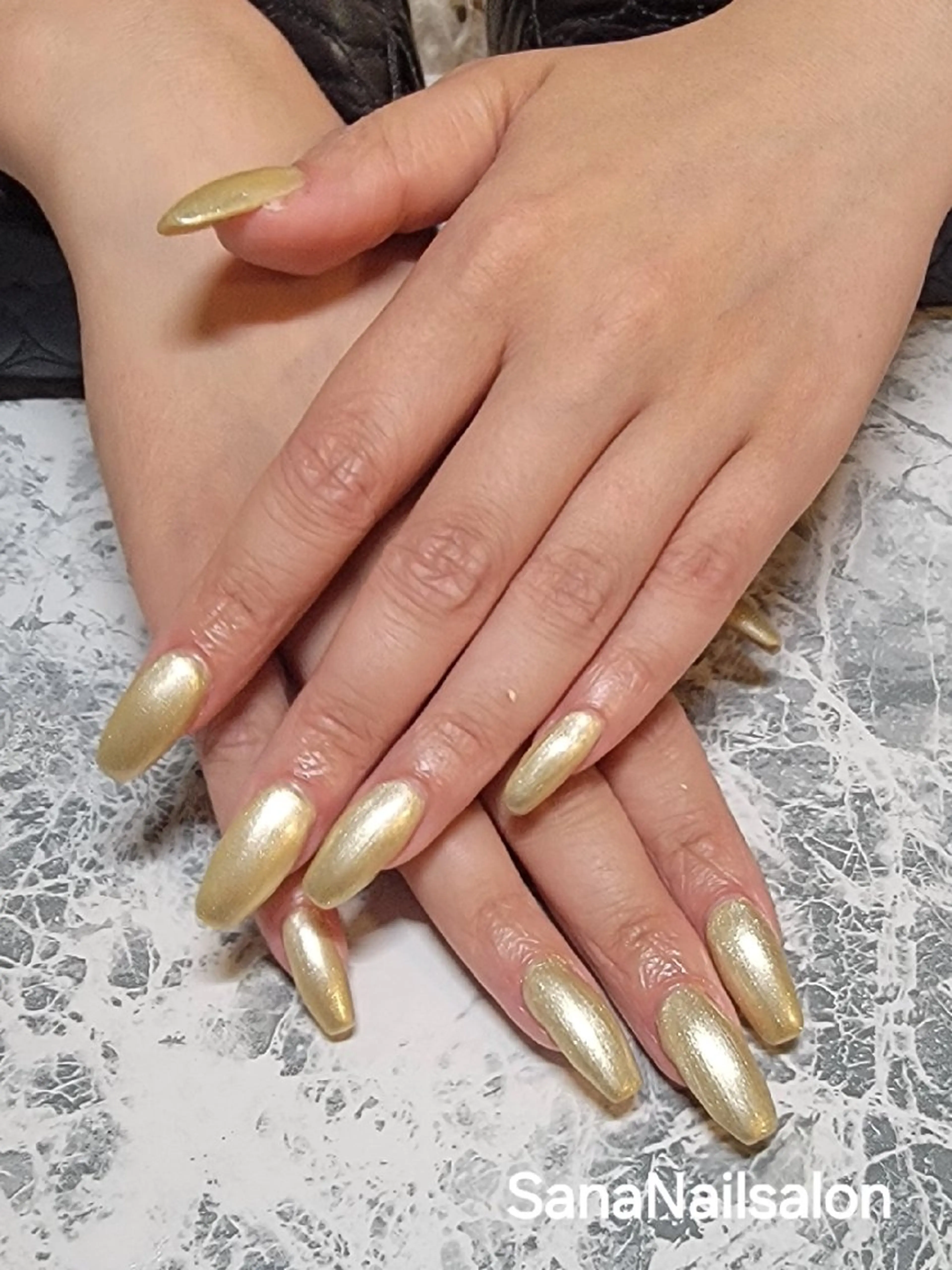 ネイル ゴールド ラメ(グリッター) ワンカラーネイル SanaNailsalon所属・Sana Nailsalonのネイルデザイン
