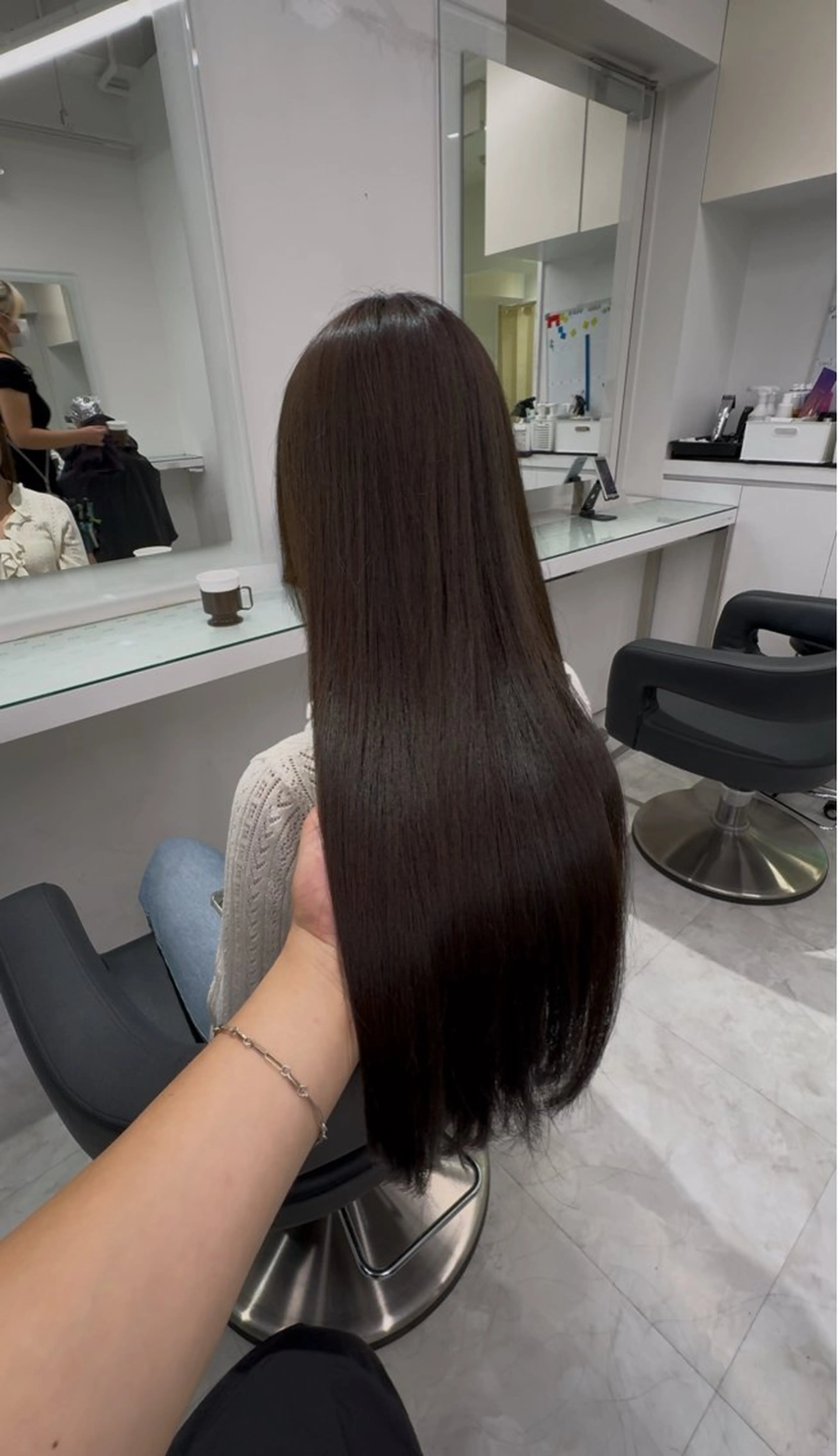 ロング カラー ヘアアレンジ カット ヘアカラー トリートメント ヘアセット 透け上品ハイトーン 職人ゆうと🤍のヘアスタイル