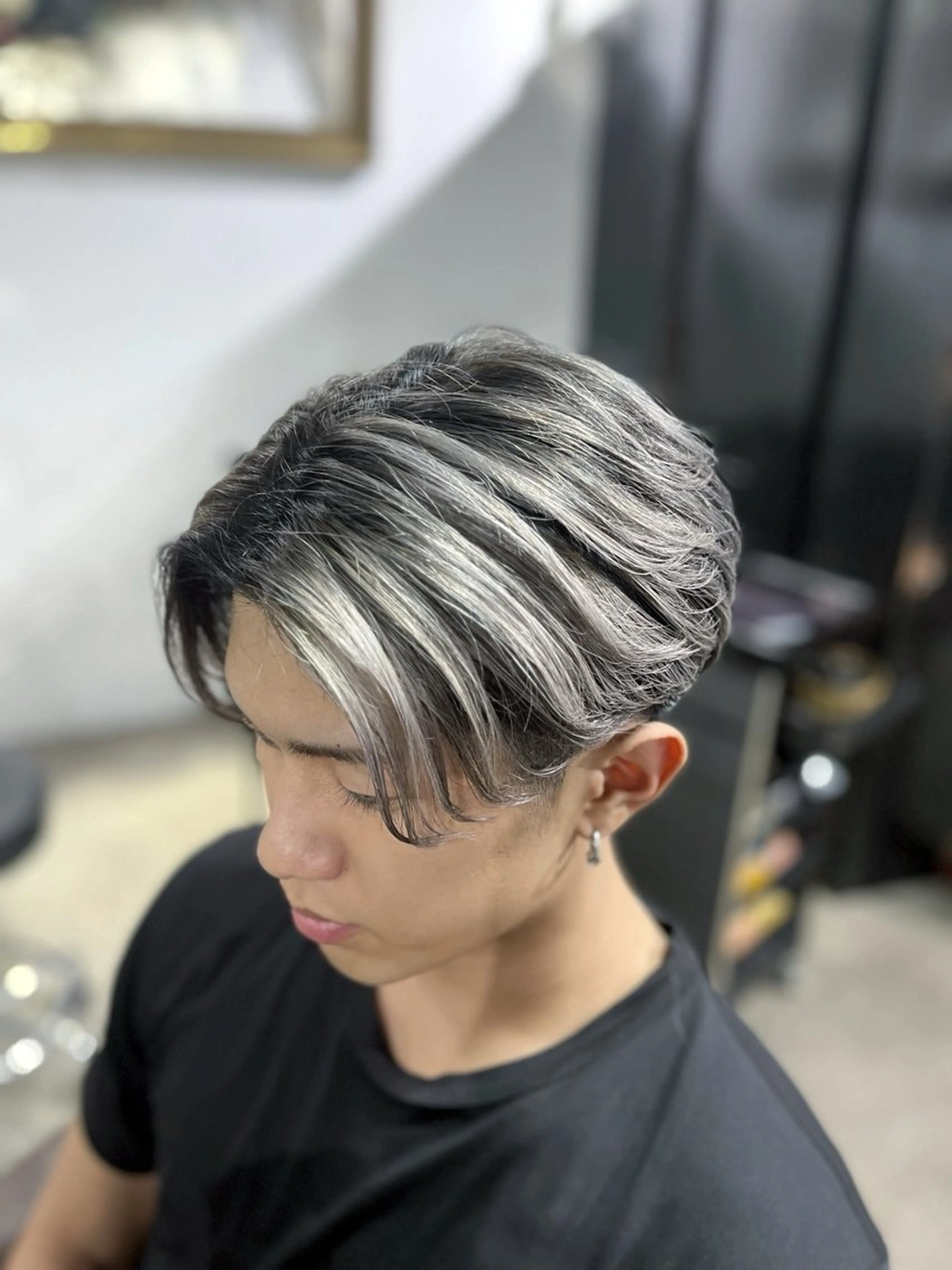 ショート レイヤーカット 山影✨バレイヤージュ ハイライト✨メンズ◎のヘアスタイル