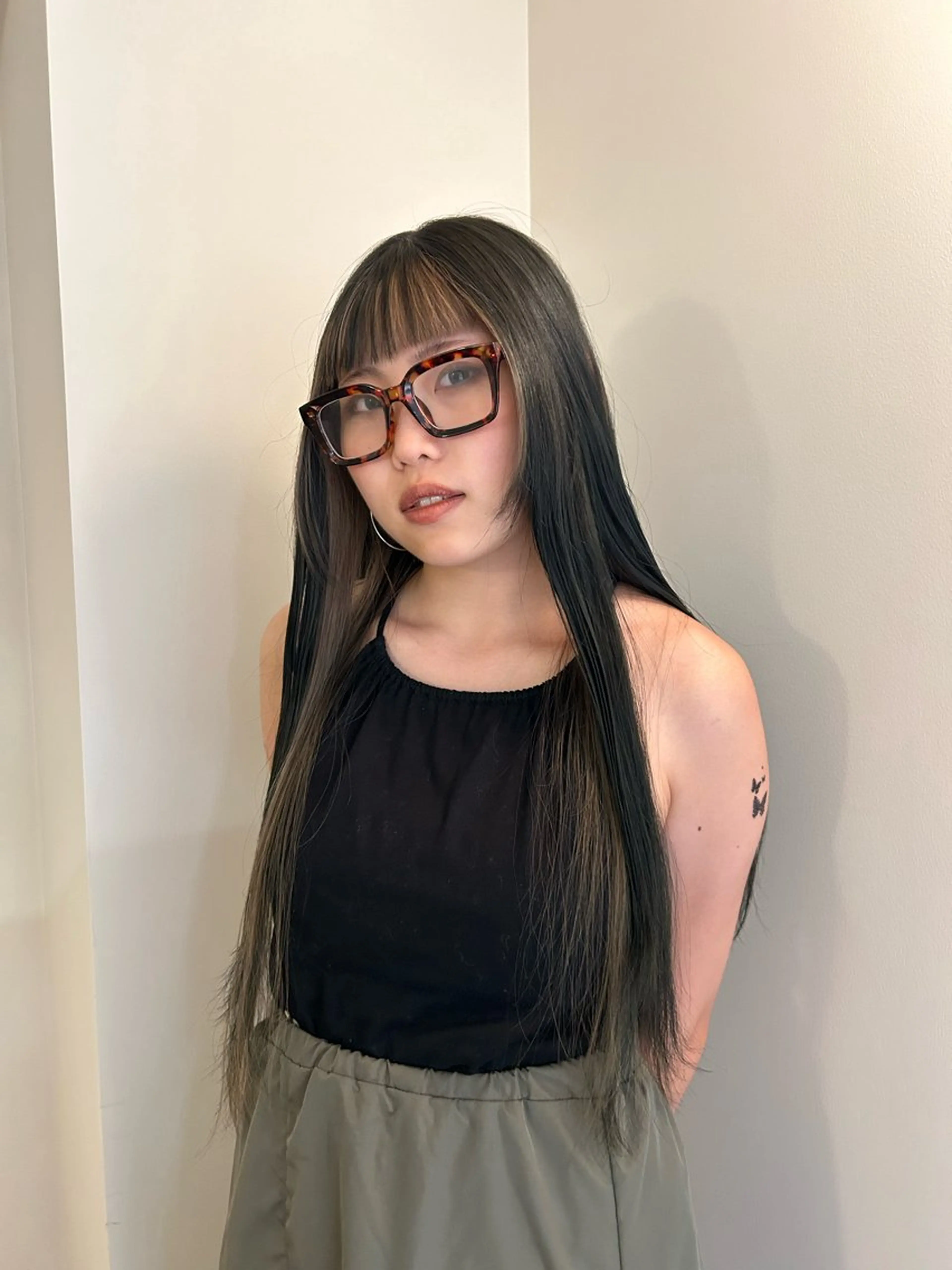 ロング カラー ベージュカラー デザインカラー インナーカラー 上田 恋菜のヘアスタイル