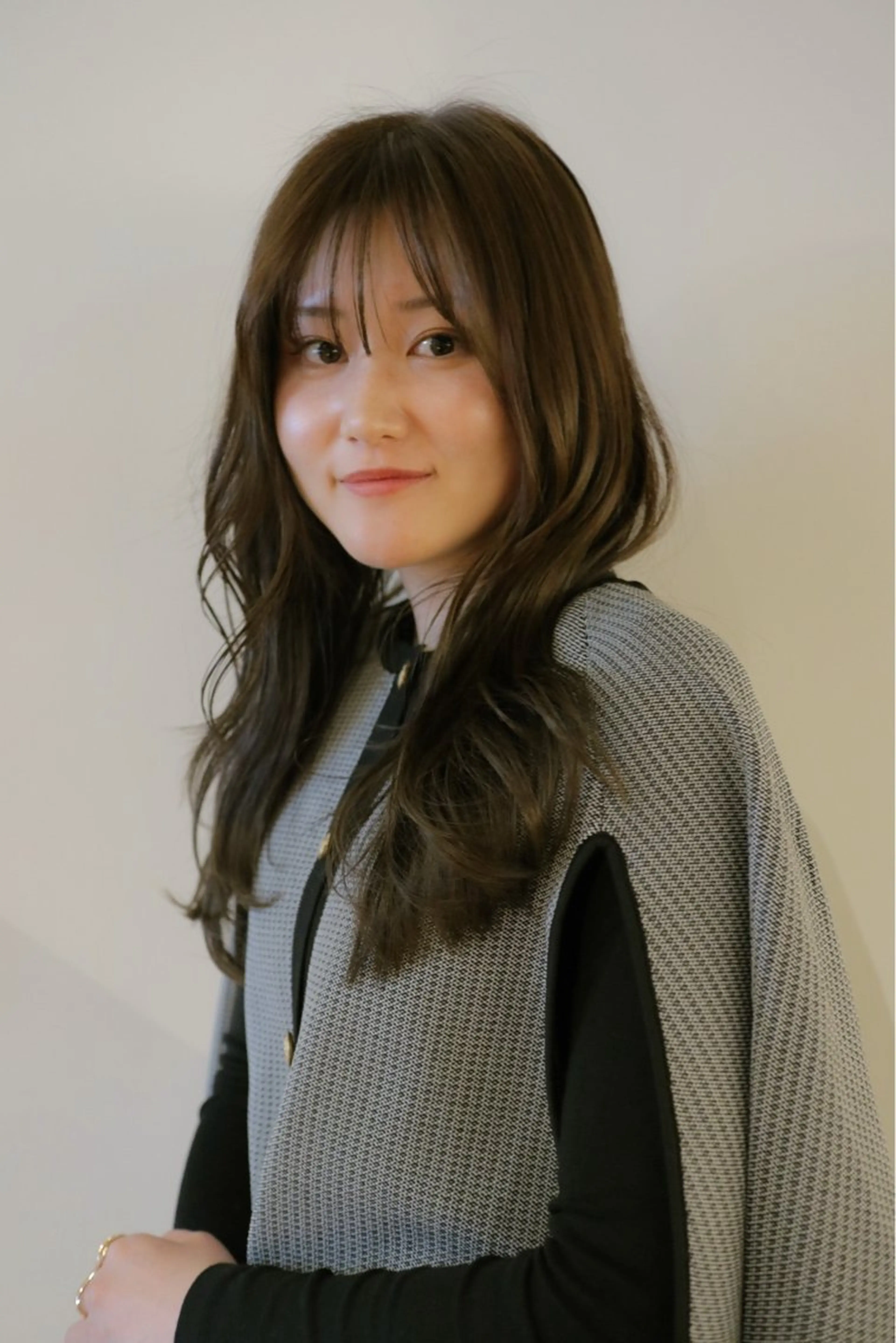 セミロング ウシロダ メグミのヘアスタイル