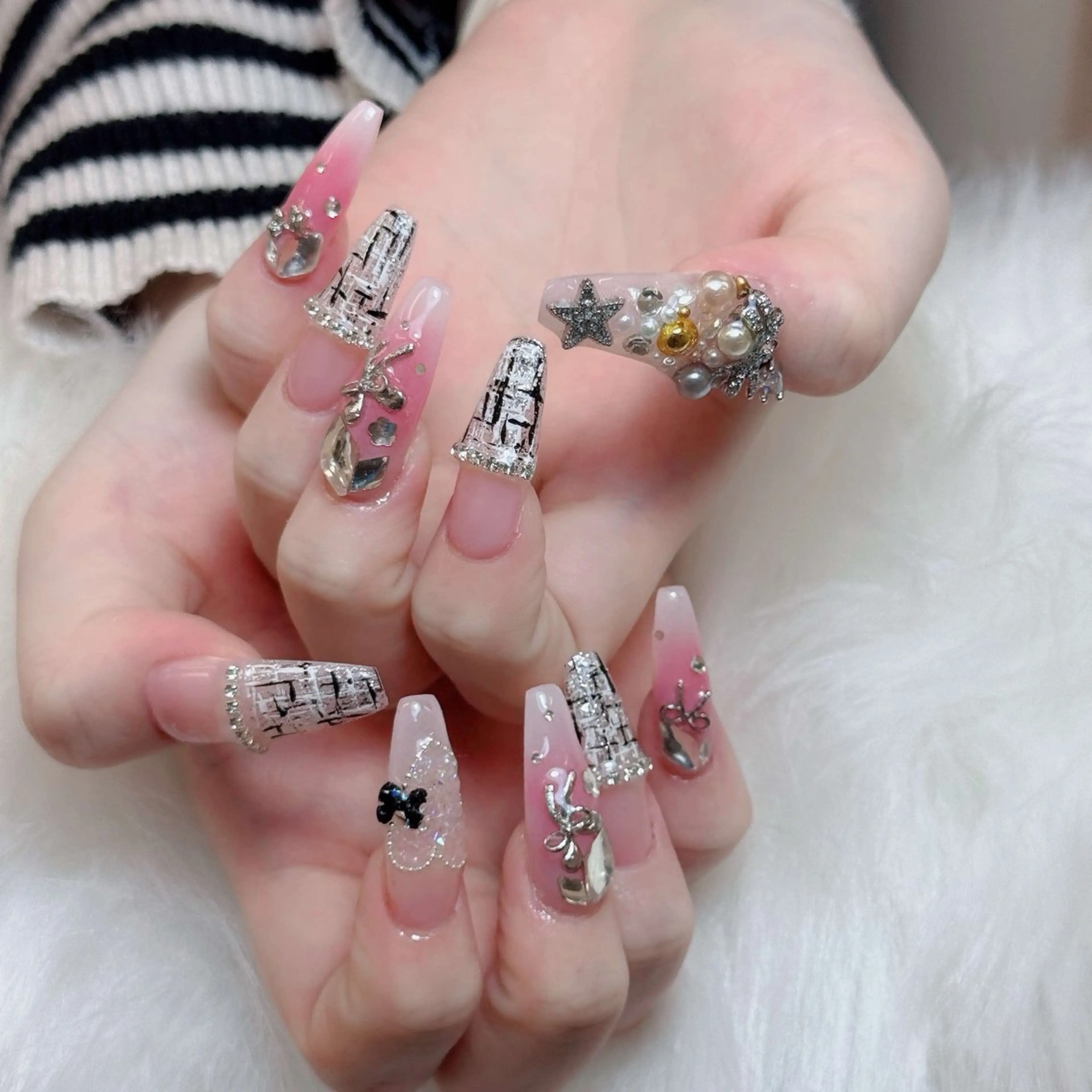 ネイル アートネイル オーロラネイル チークネイル 長さ出し フットネイル ハンドネイル ハンドケア Anh Nail 歌舞伎町のネイルデザイン