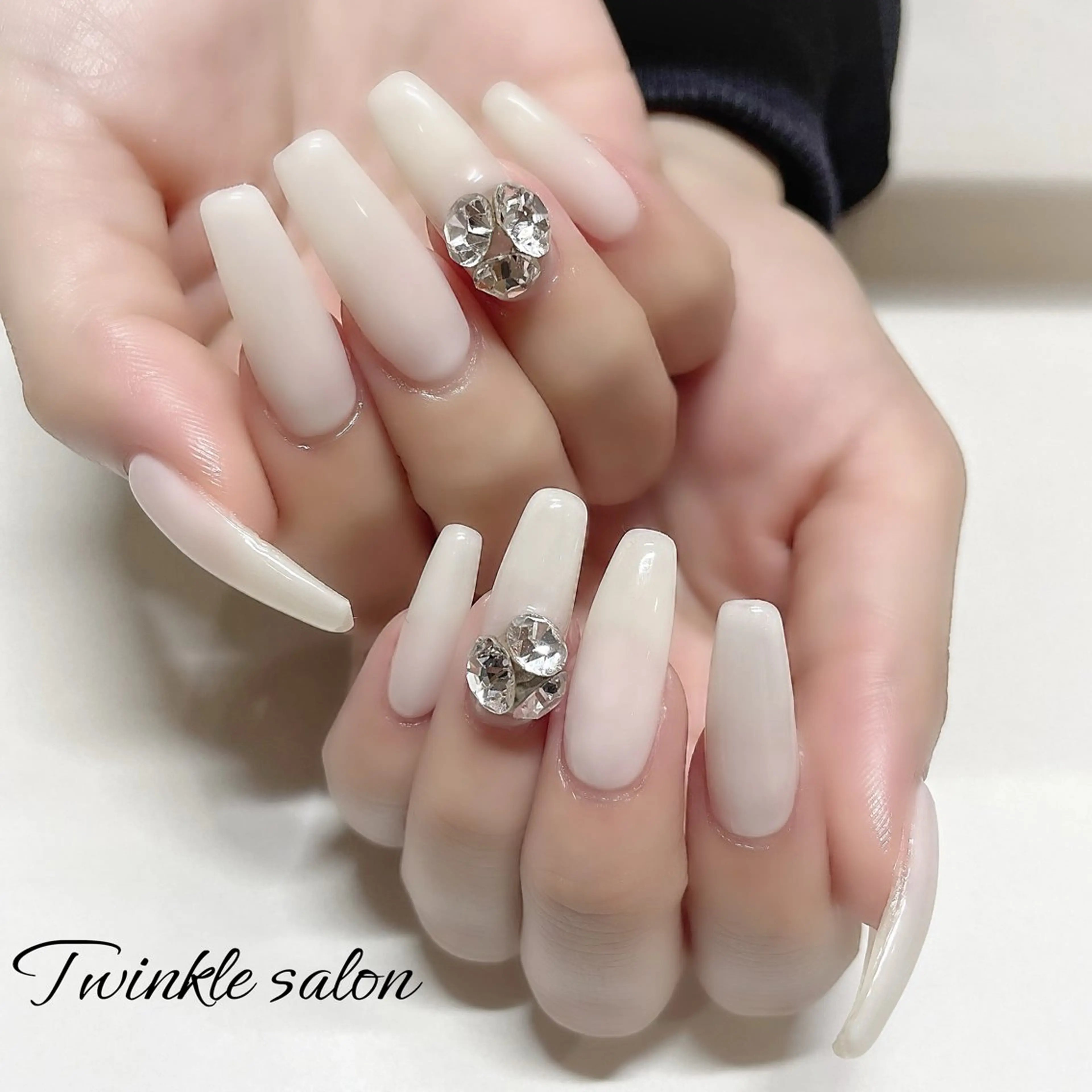 ネイル ハンドネイル 中井 綾香の眉毛・アイブロウイメージ