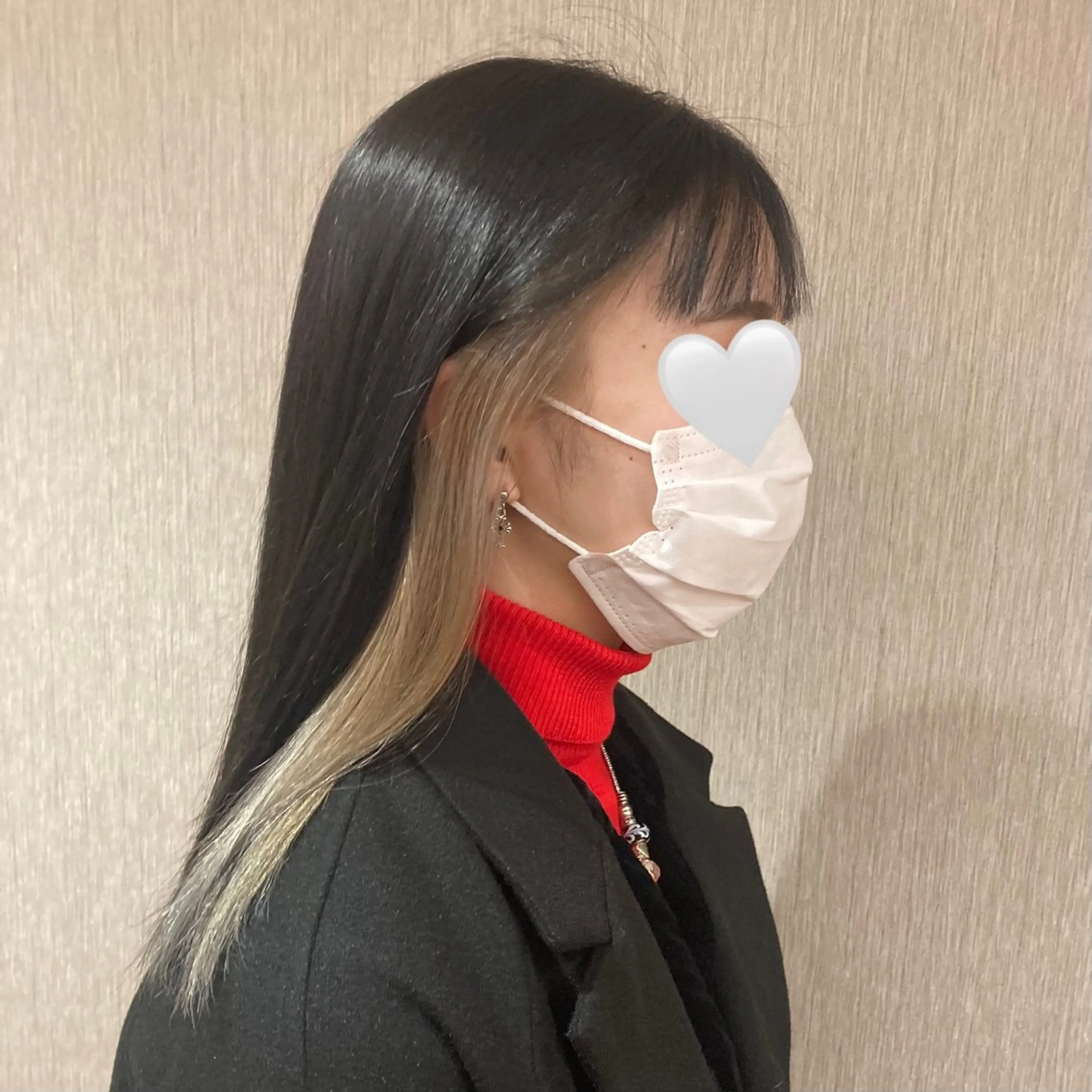 ロング カラー ブリーチ ブロンド イヤリングカラー インナーカラー シルバー カット ヘアカラー 西田 夏望のヘアスタイル