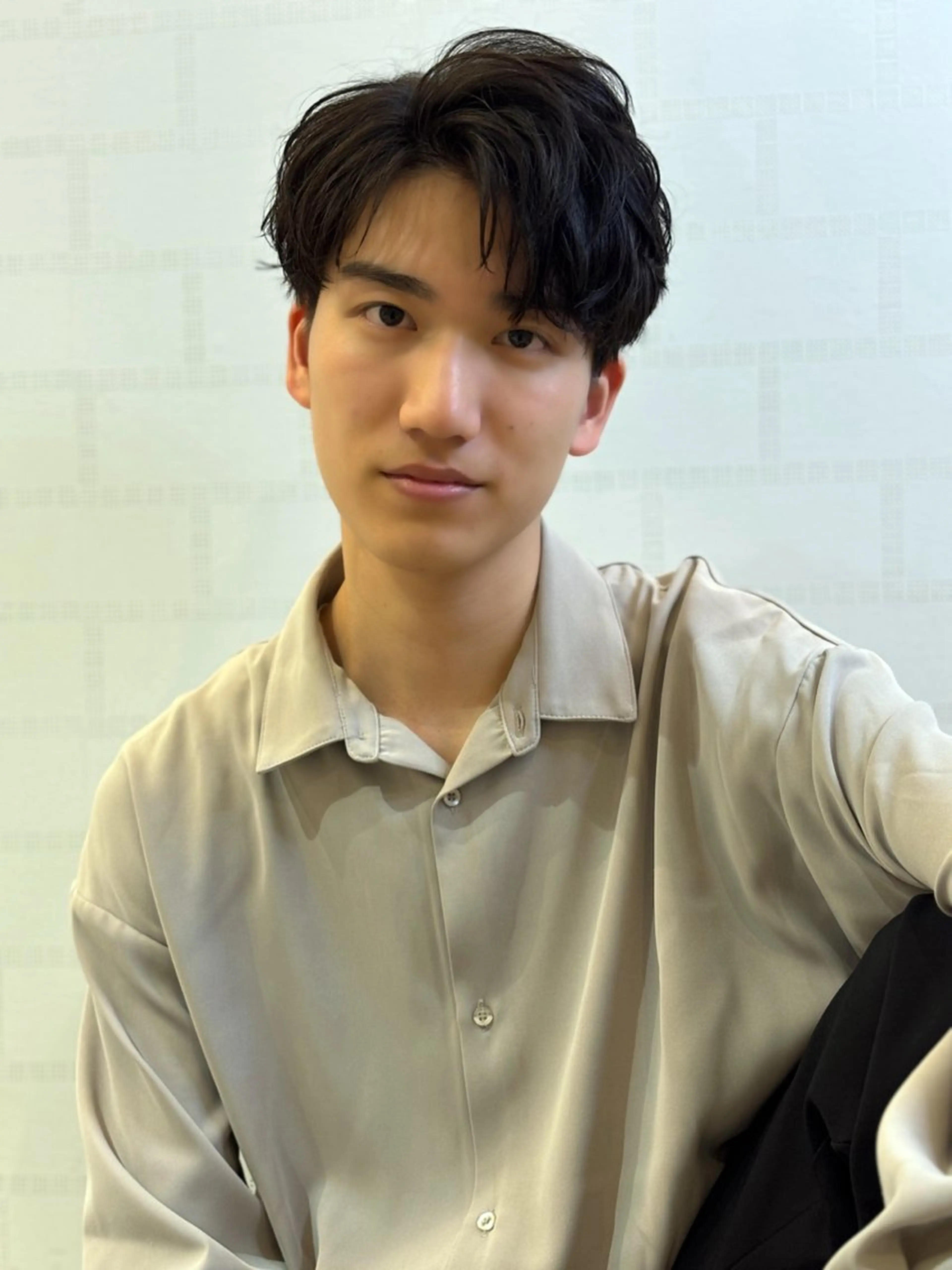 ミディアム カラー パーマ ヘアアレンジ メンズ キッズ ミディアムパーマ アップバング センターパート メンズハイライト カルマパーマ 🫧Selene SHOGO🫧のヘアスタイル