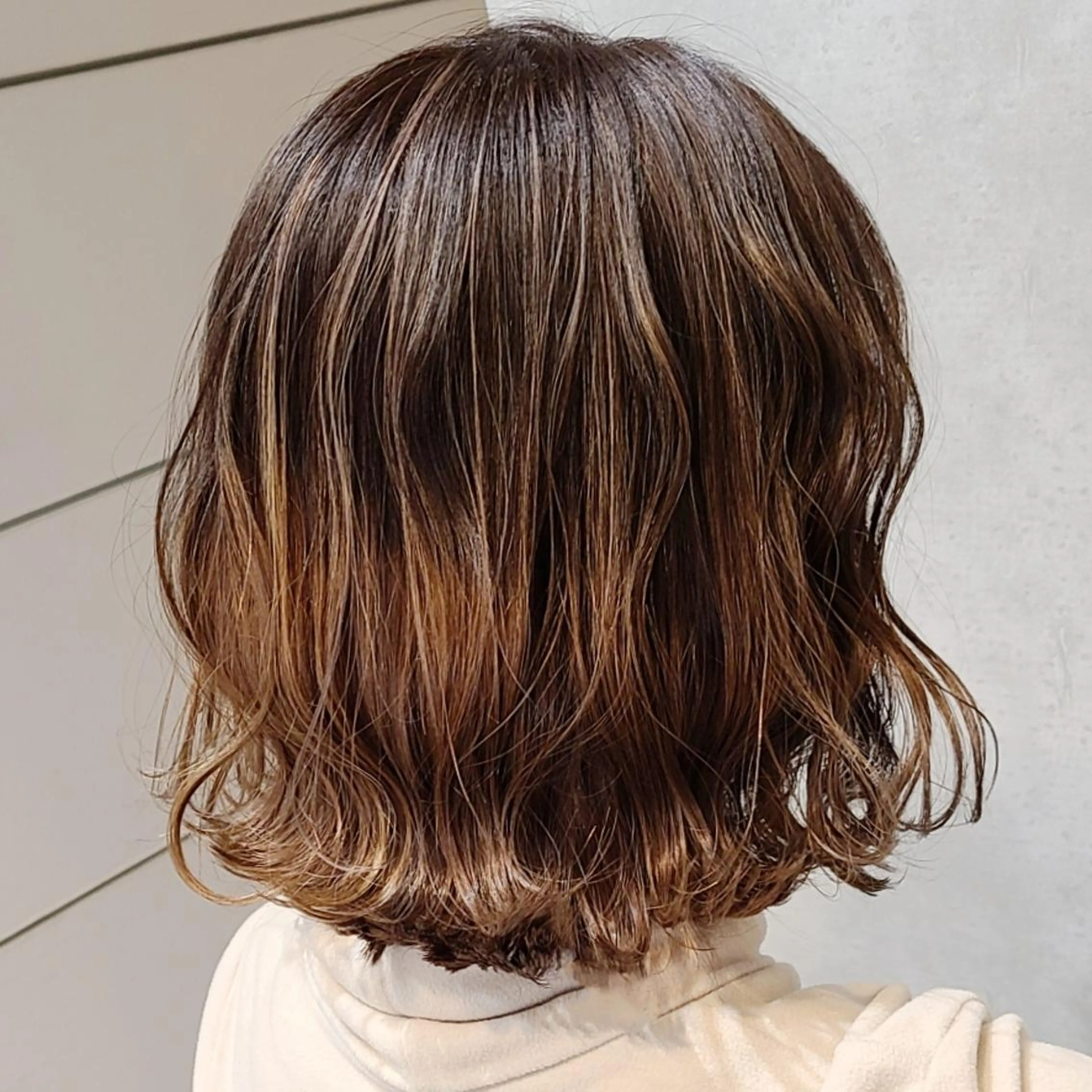 ミディアム レイヤーカット 西田 理沙のヘアスタイル