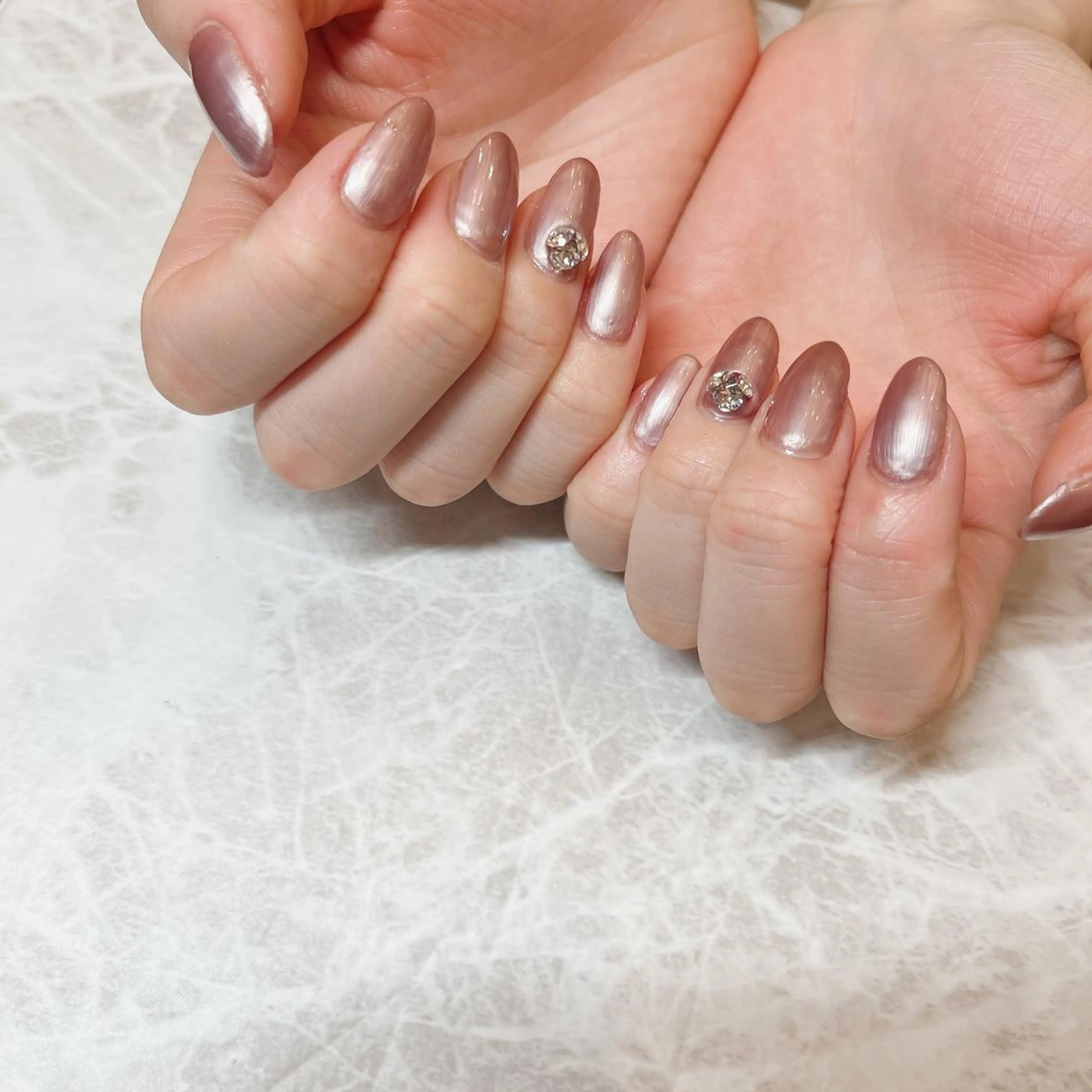 ネイル キラキラネイル ハンドネイル 関谷 真登佳のネイルデザイン