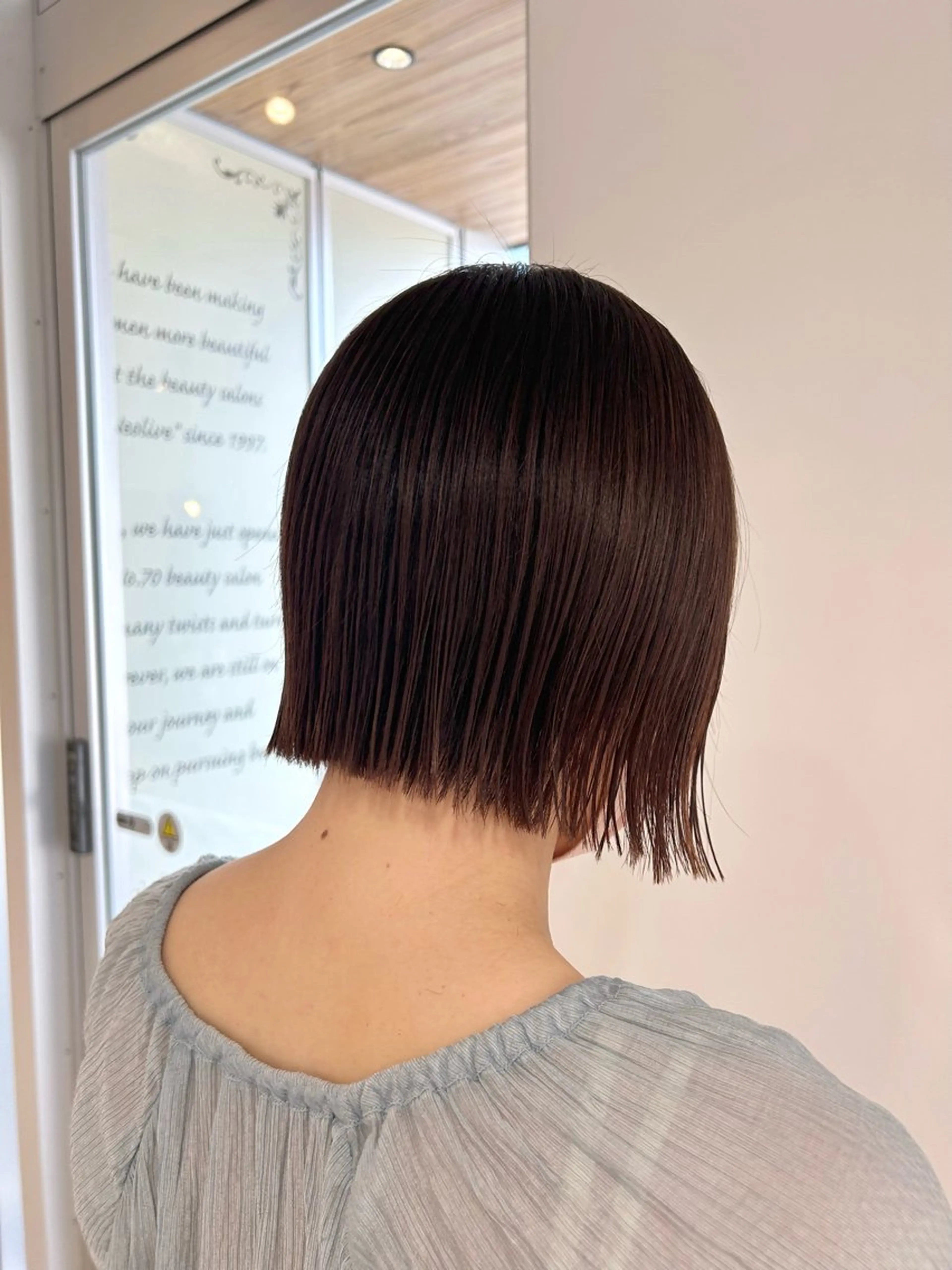 ショート カラー カット ヘアカラー トリートメント 鈴木弥月/透明感カラ ー/ボブ/髪質改善のヘアスタイル