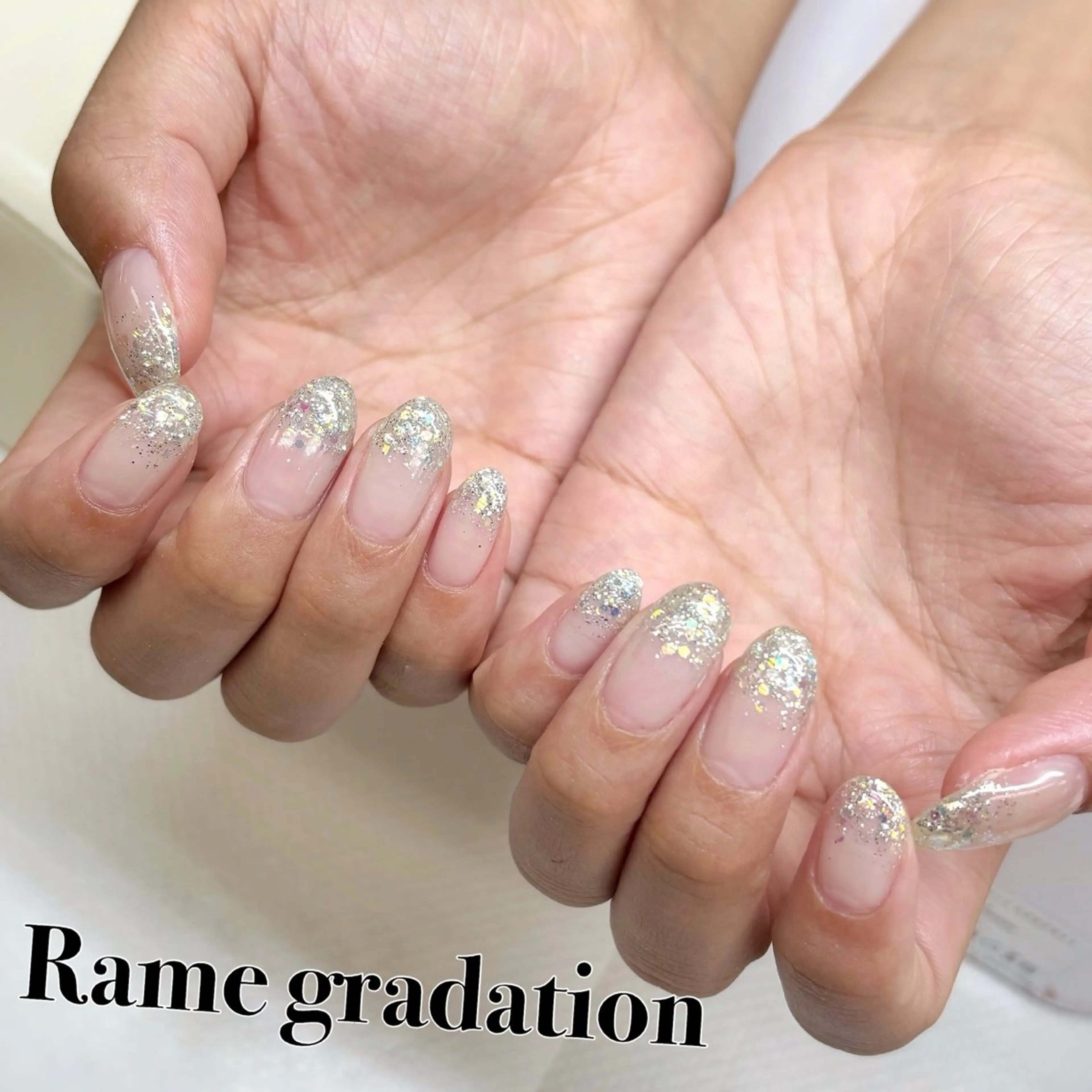 ネイル ブルー グラデーション ラメ(グリッター) ラメグラデーション シルバー ネイルサロンエーナイン本店所属・【モデル募集中】 hina🌼のネイルデザイン