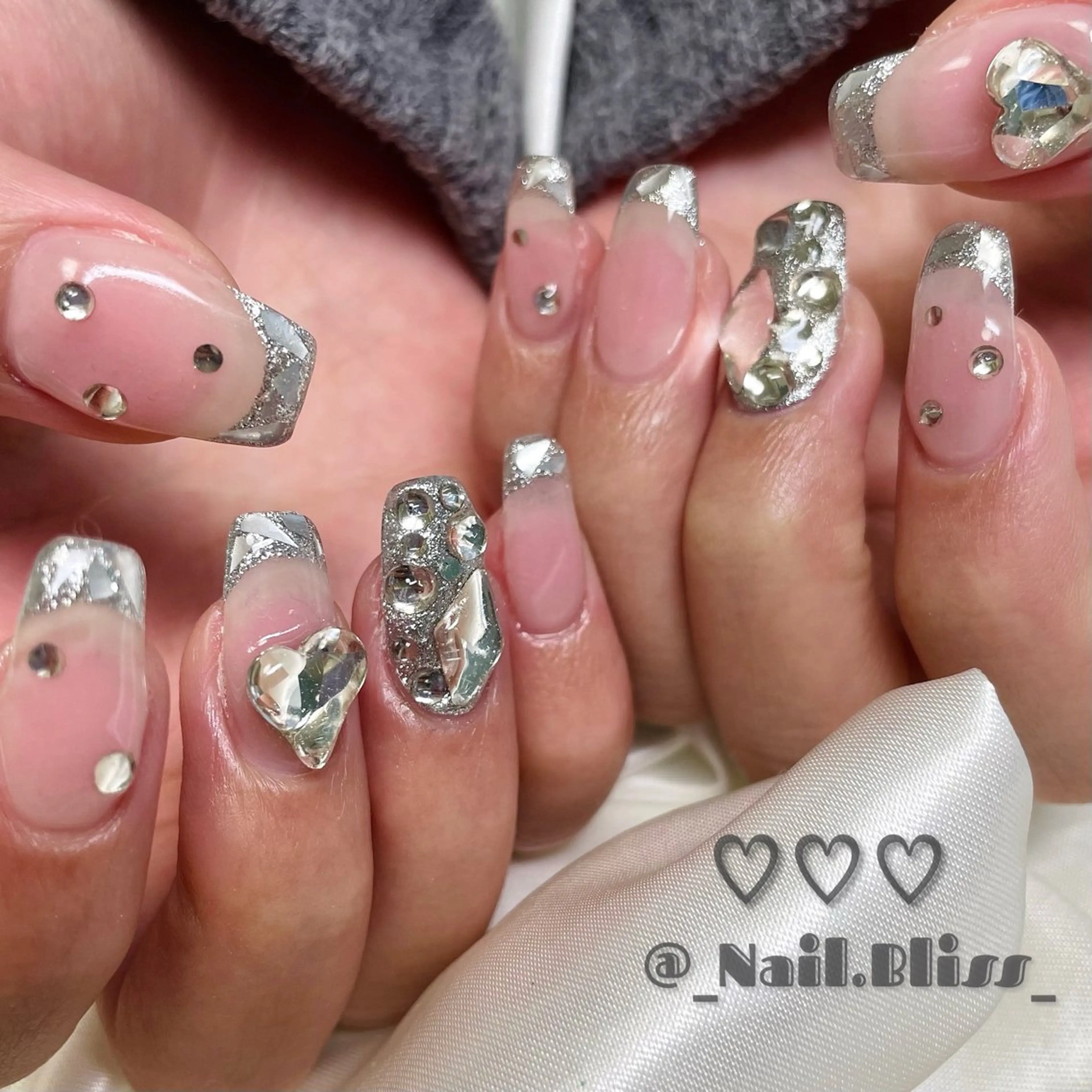 ネイル チークネイル フレンチネイル ガラスフレンチ キラキラネイル シルバー ハンドネイル NAIL BLISSのネイルデザイン