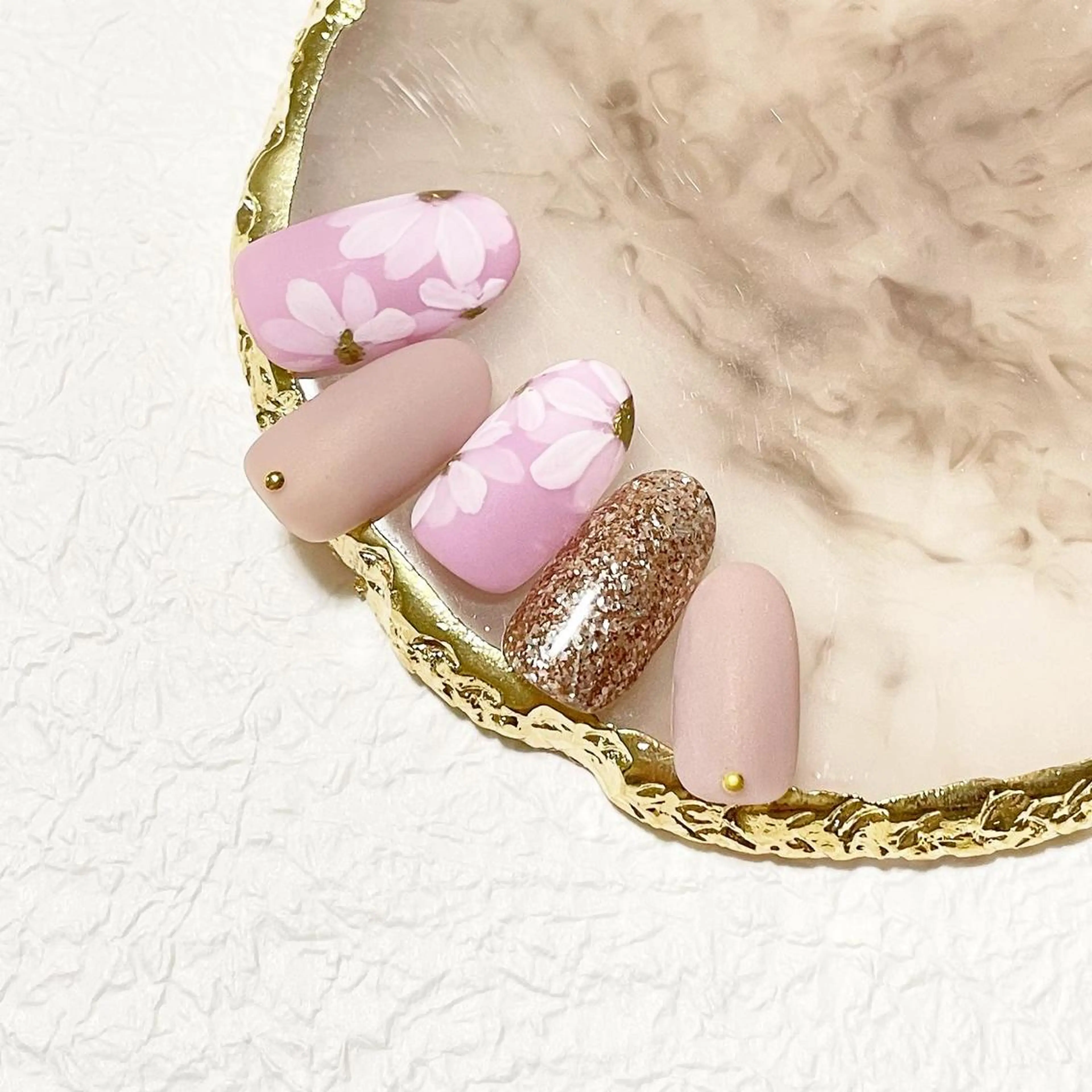 ネイル フラワーネイル マットネイル ハンドネイル ハンドケア atelier yu's nail所属・atelier yu's nailのネイルデザイン