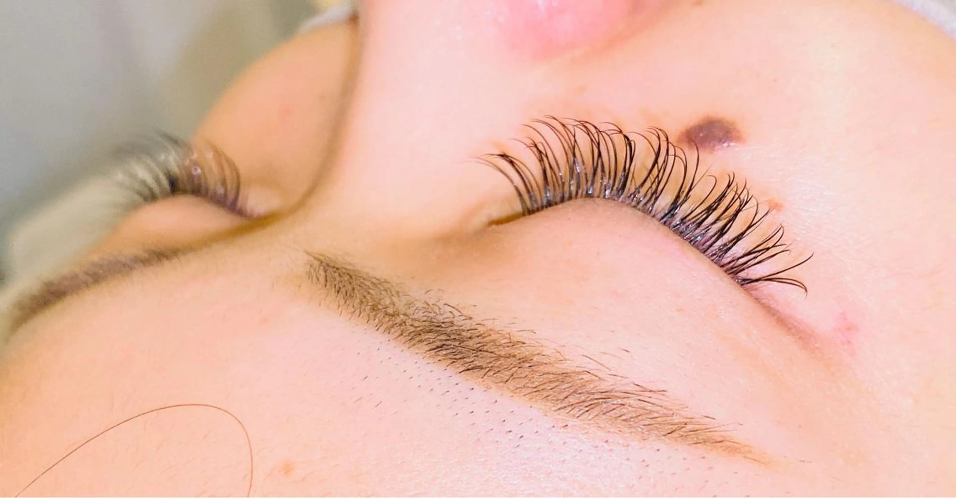 マツエク・マツパ ジャパンアイリストカレッジ大阪天王寺本校所属・ミヤサカ ミズキの眉毛・アイブロウイメージ