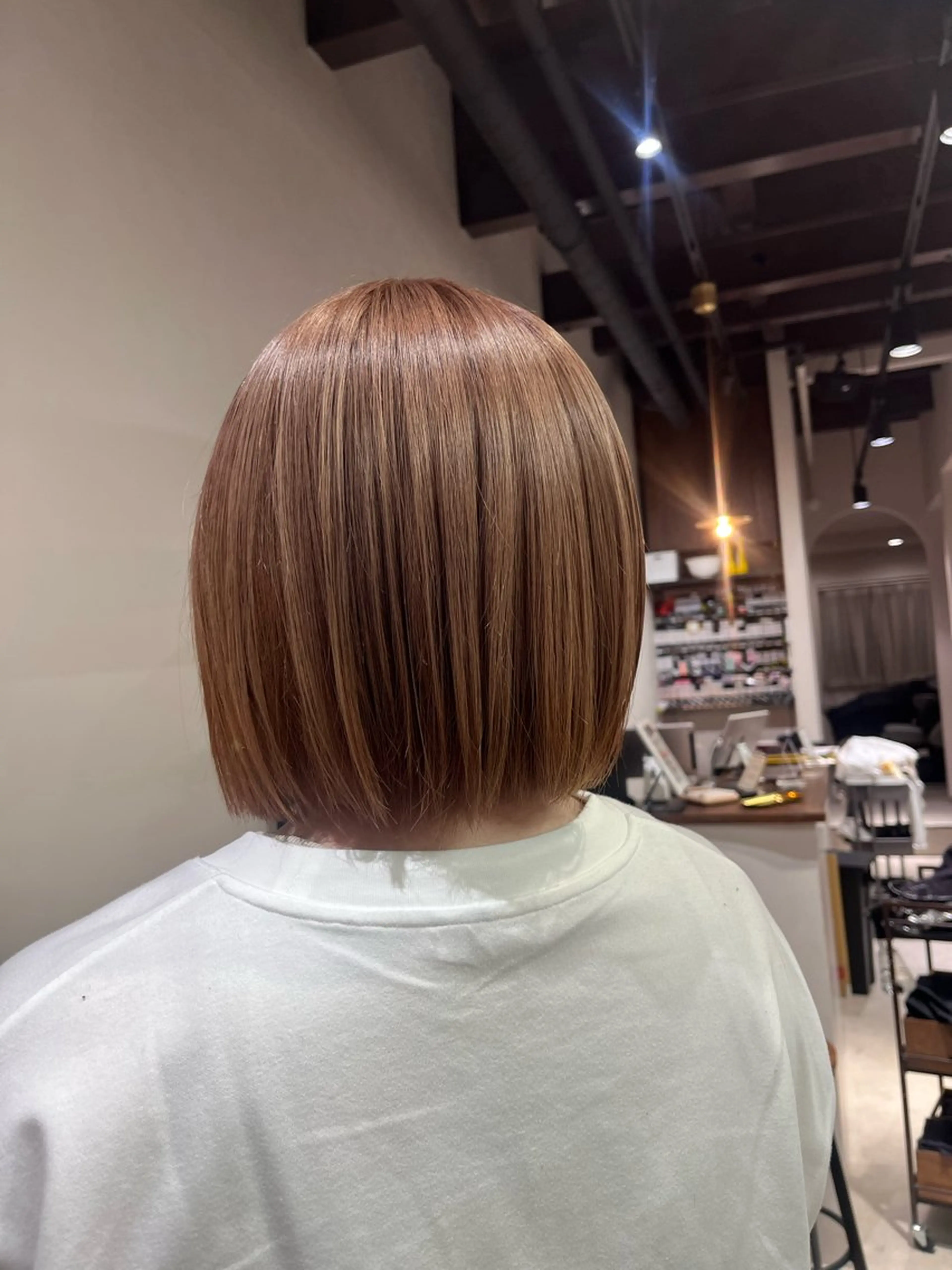 ミディアム カラー ベージュカラー ハイトーンカラー ミルクティーベージュ 友 美海のヘアスタイル