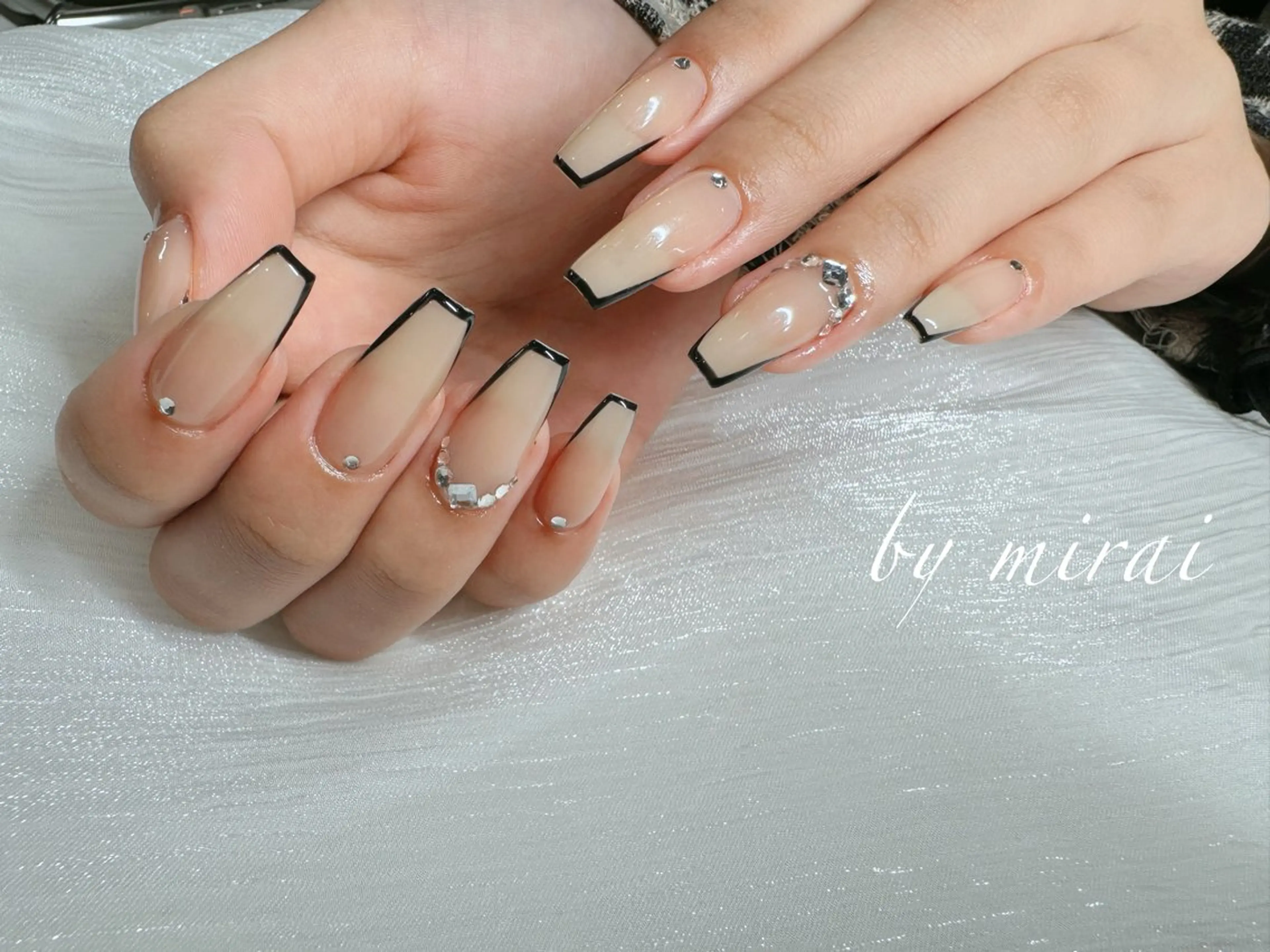 ネイル ハンドネイル ネイルサロン 9Carats神田のネイルデザイン